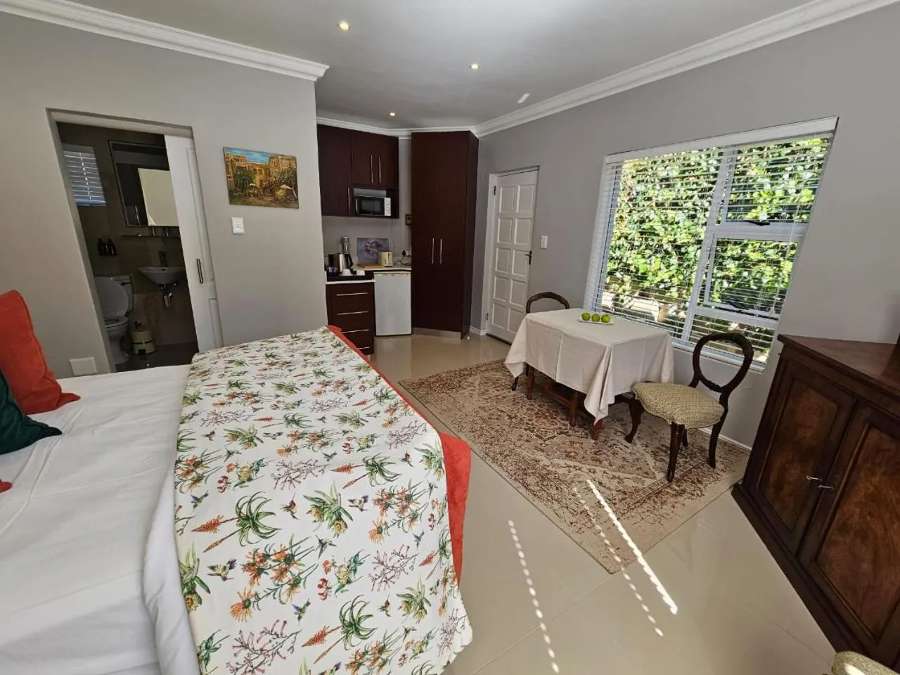 Photo of the whole room, Bed in Chocolate Box Guesthouse