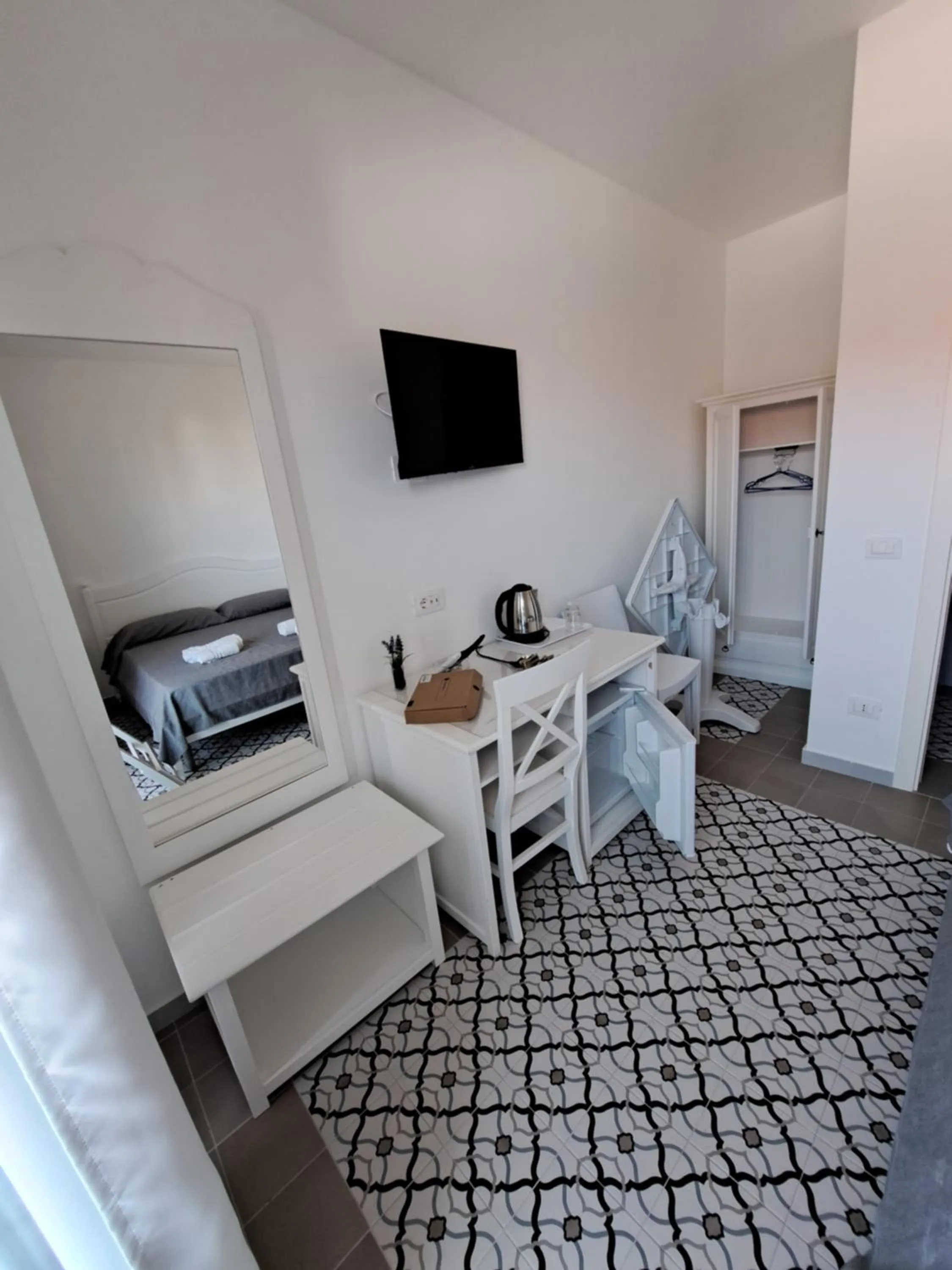 TV/Entertainment Center in B&B Pepe Rosa Tropea