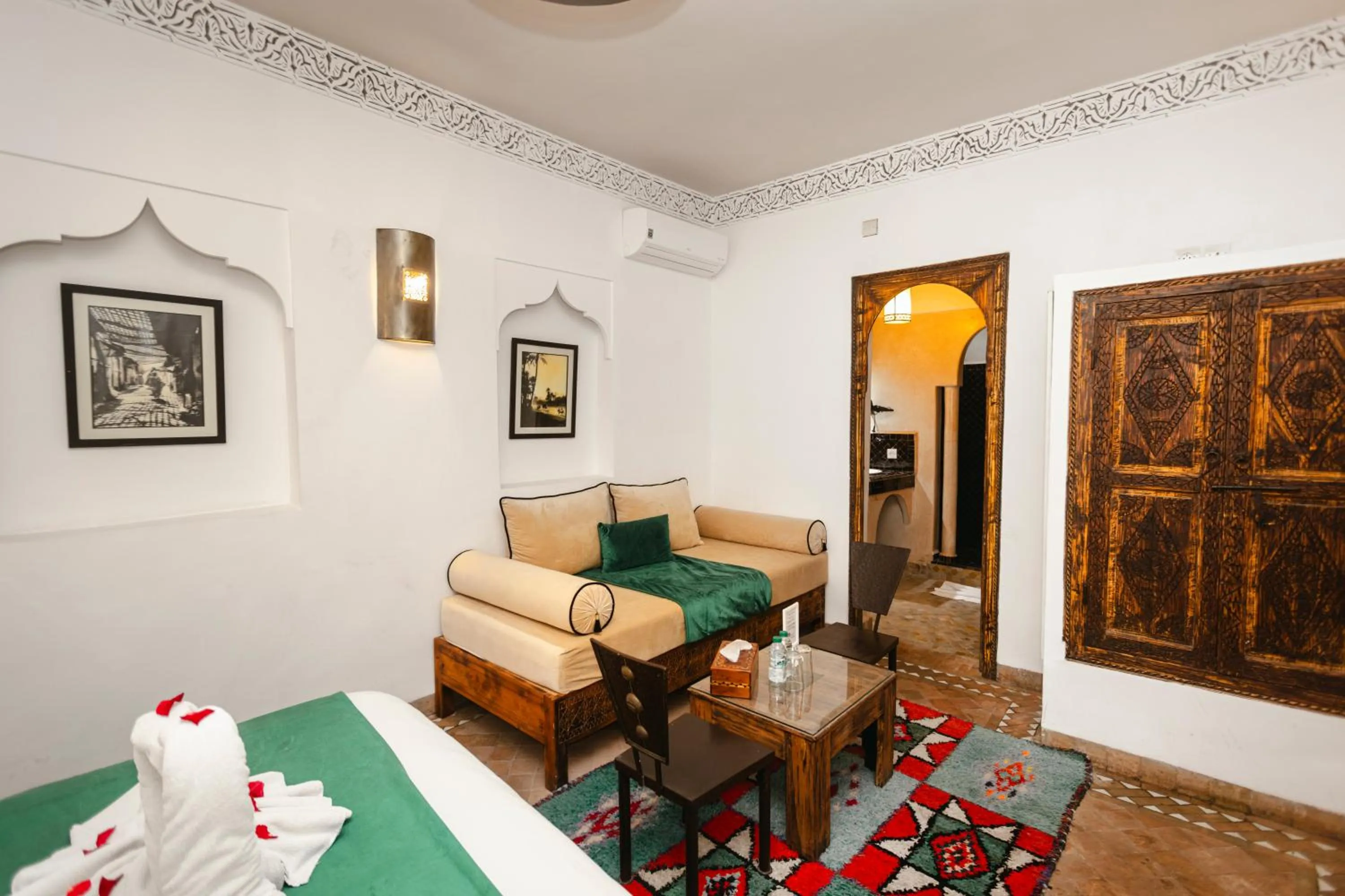 Photo of the whole room, Bed in Riad Anya & SPA