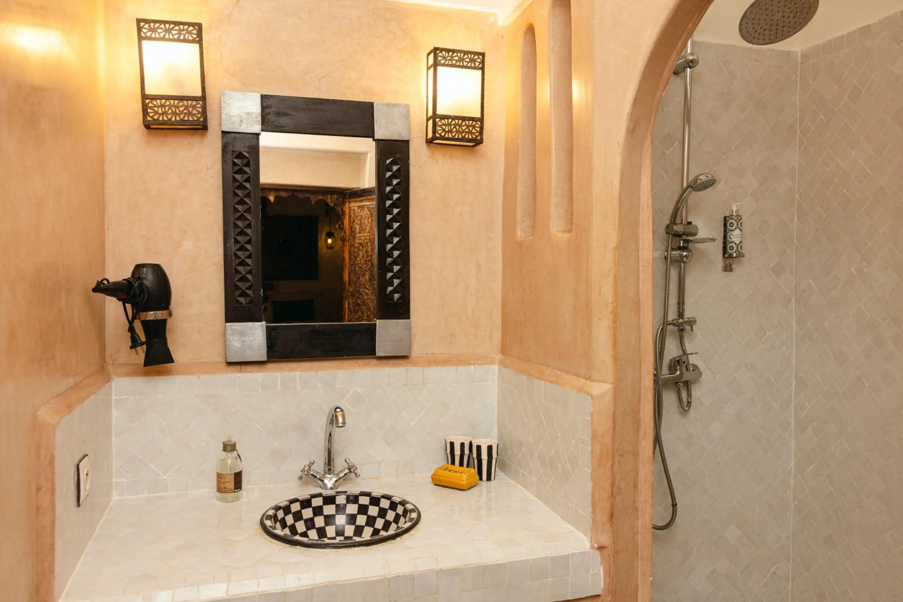 Shower in Riad Anya & SPA