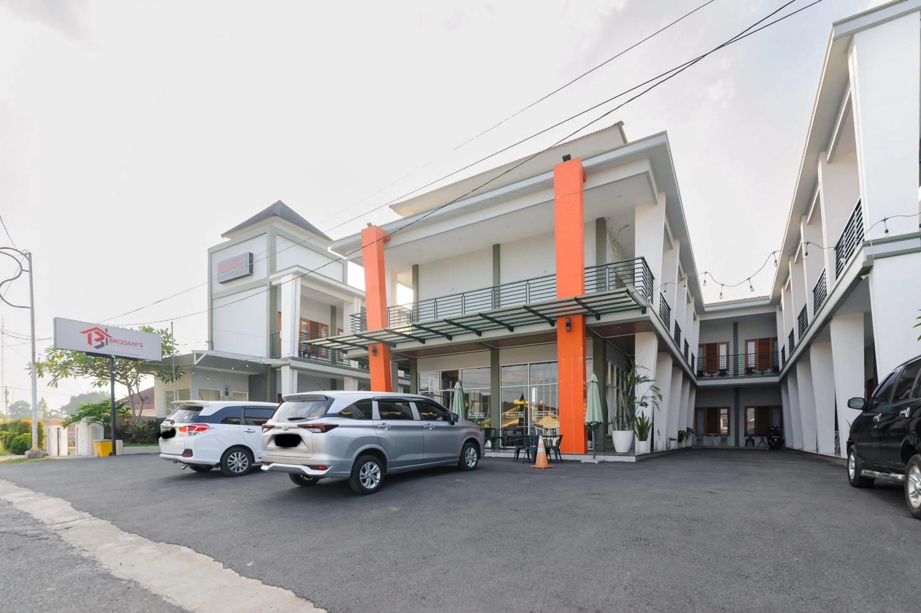 Parking in Urbanview Hotel Brodam's Pematang Siantar by RedDoorz