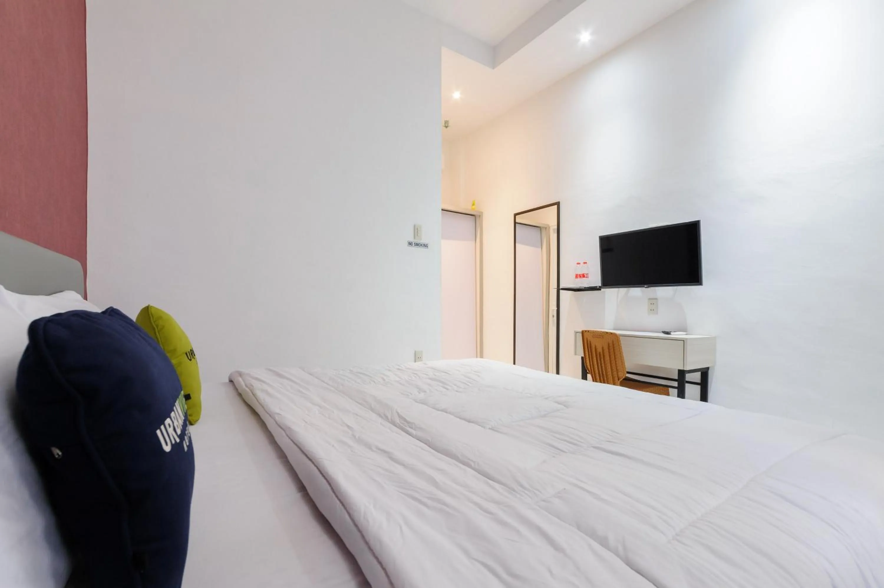 Bedroom, Bed in Urbanview Hotel Brodam's Pematang Siantar by RedDoorz