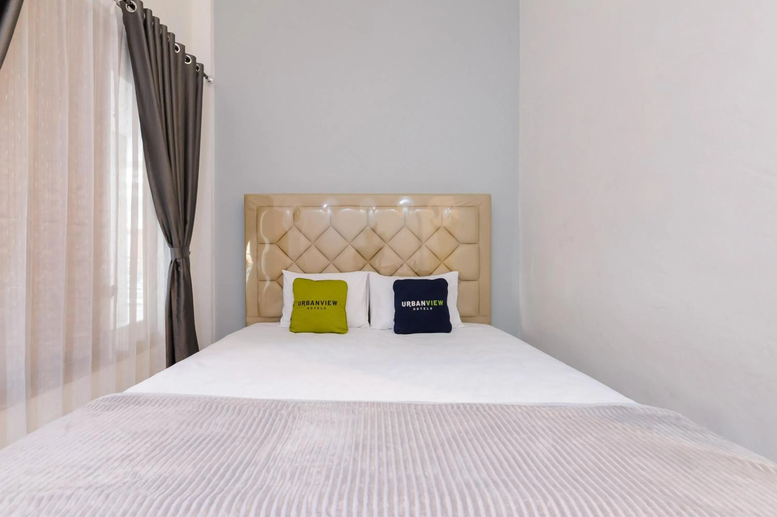 Bedroom, Bed in Urbanview Hotel Brodam's Pematang Siantar by RedDoorz