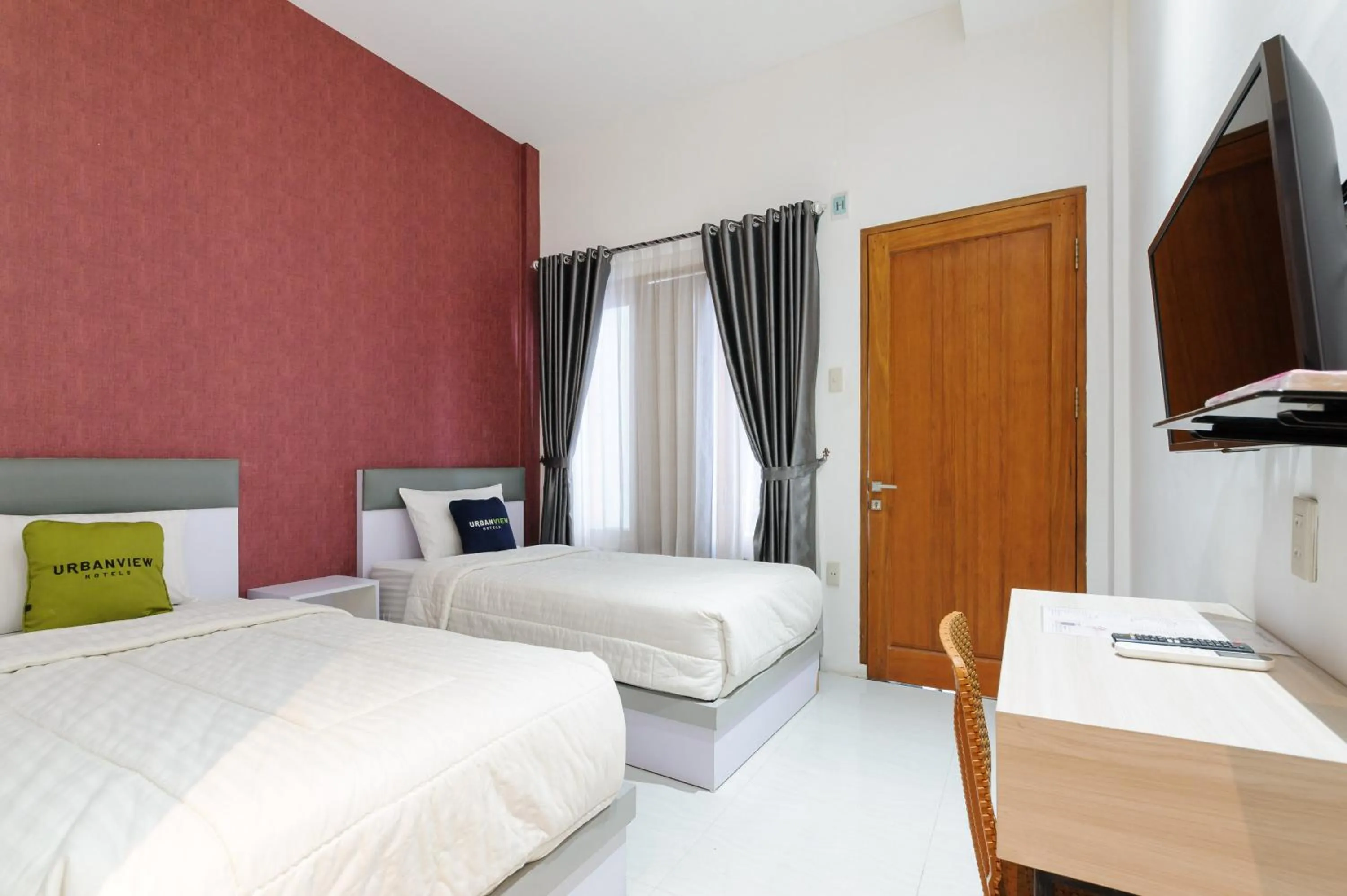 Bedroom, Bed in Urbanview Hotel Brodam's Pematang Siantar by RedDoorz