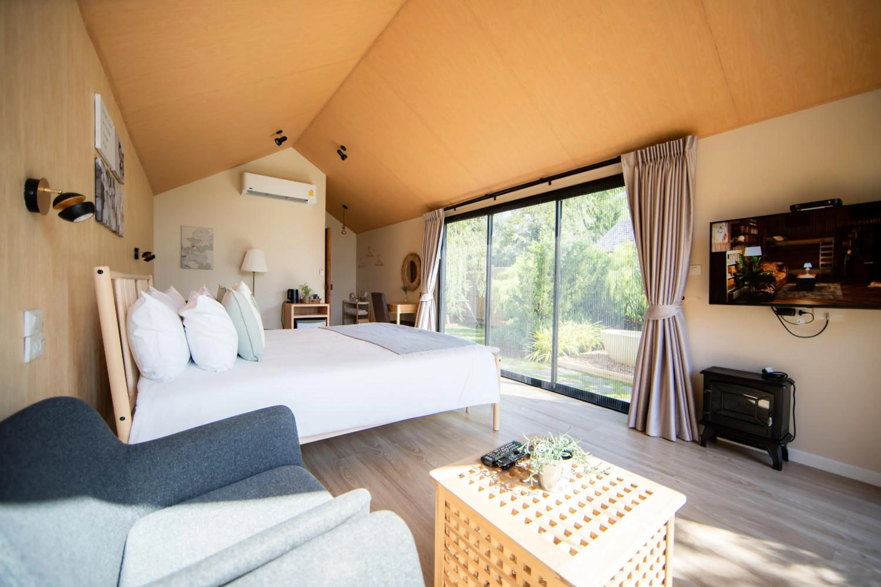 Bedroom, Bed in Thara Dara Khaoyai