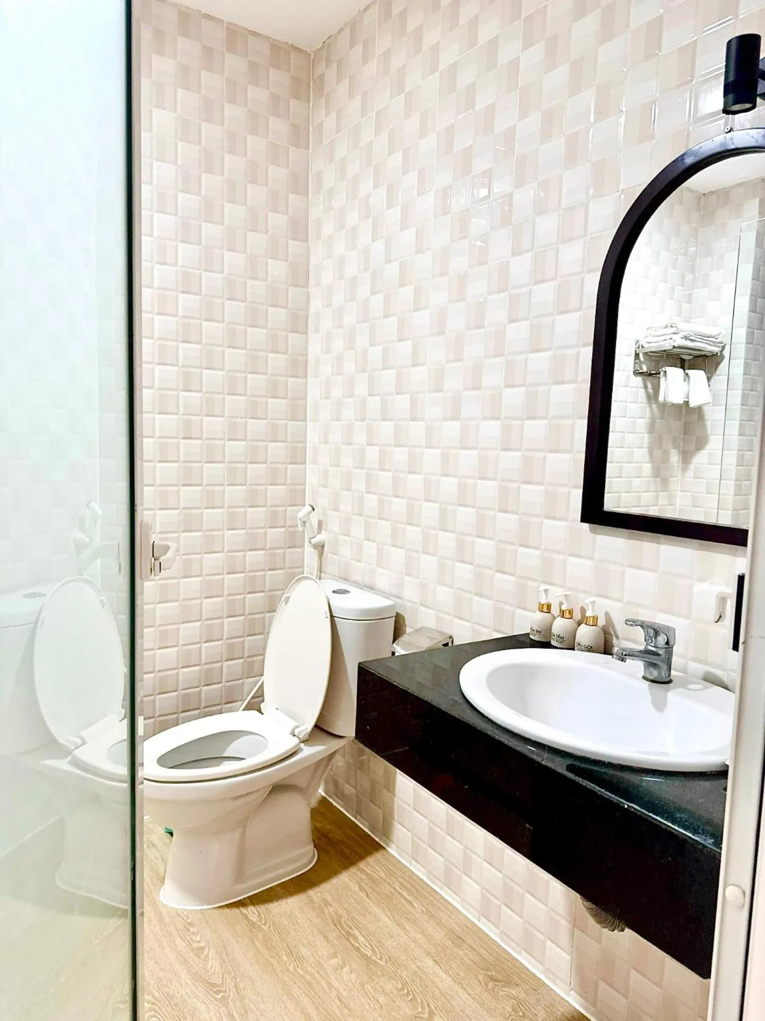 Shower in Sam Retreat Hoi An Villa - Peaceful Rice-Field Retreat, 10 Minutes to Hoi An Old Town