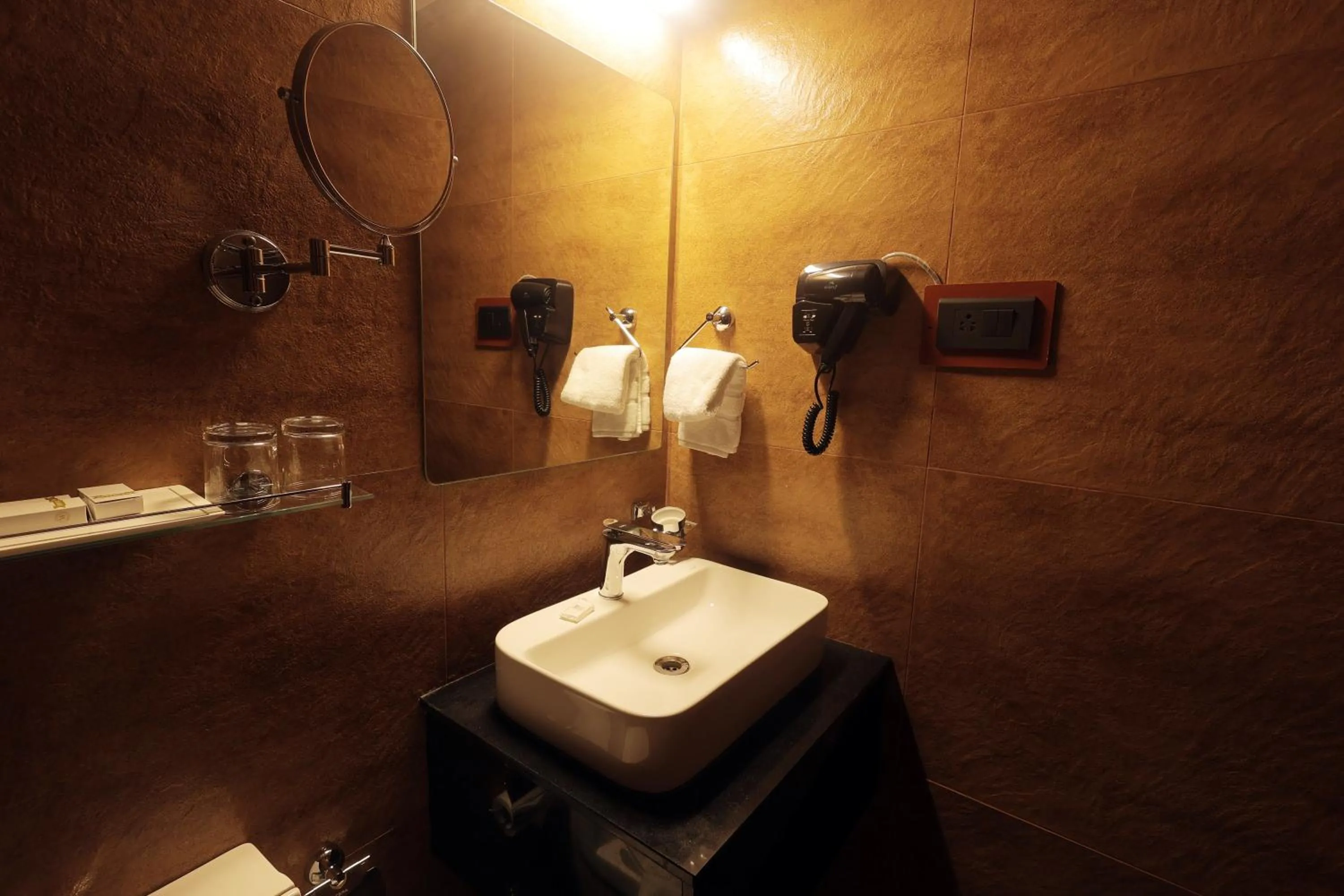 Toilet in MJ Avyanna Resort & Convention Centre, Bengaluru