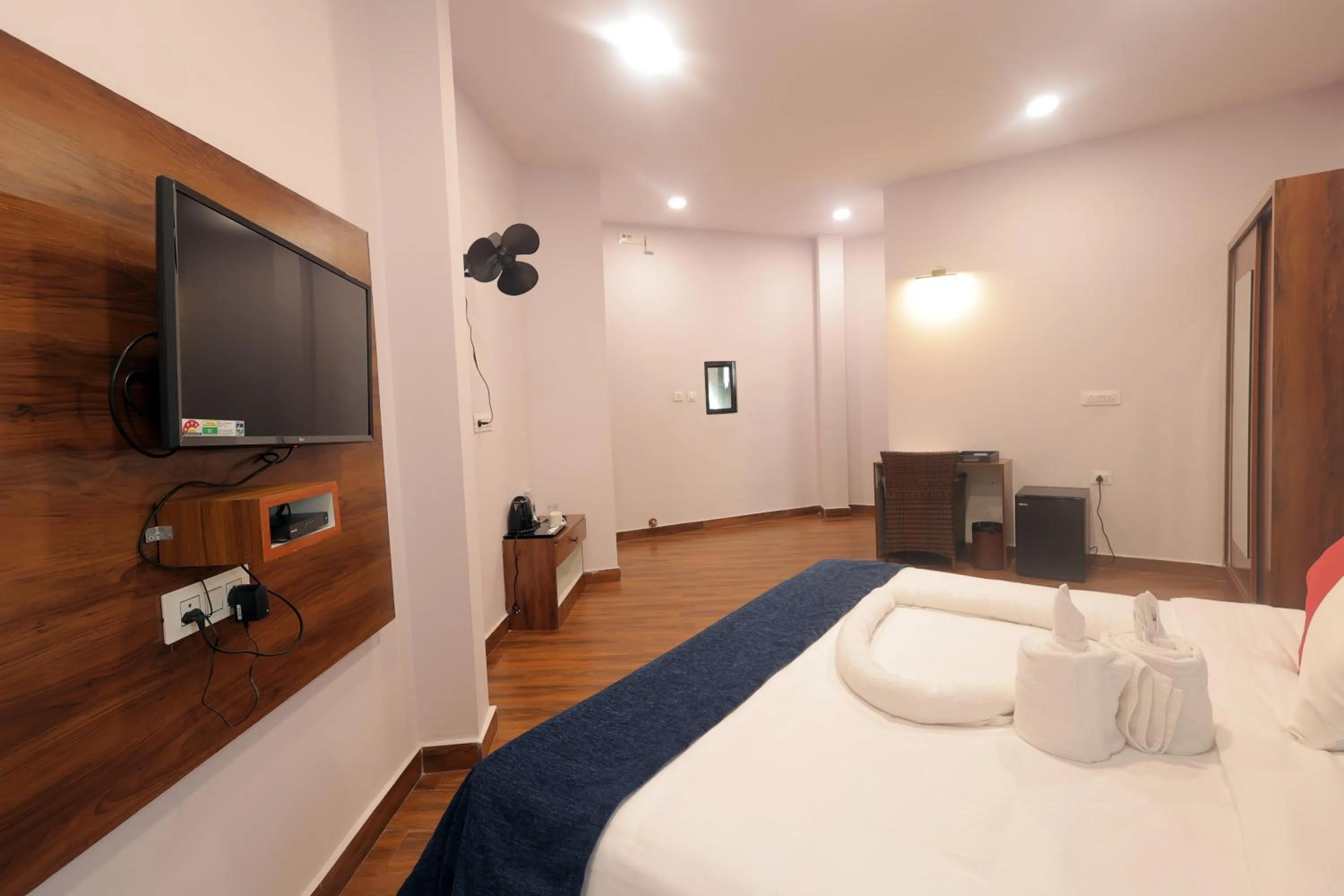 TV and multimedia, Bed in MJ Avyanna Resort & Convention Centre, Bengaluru