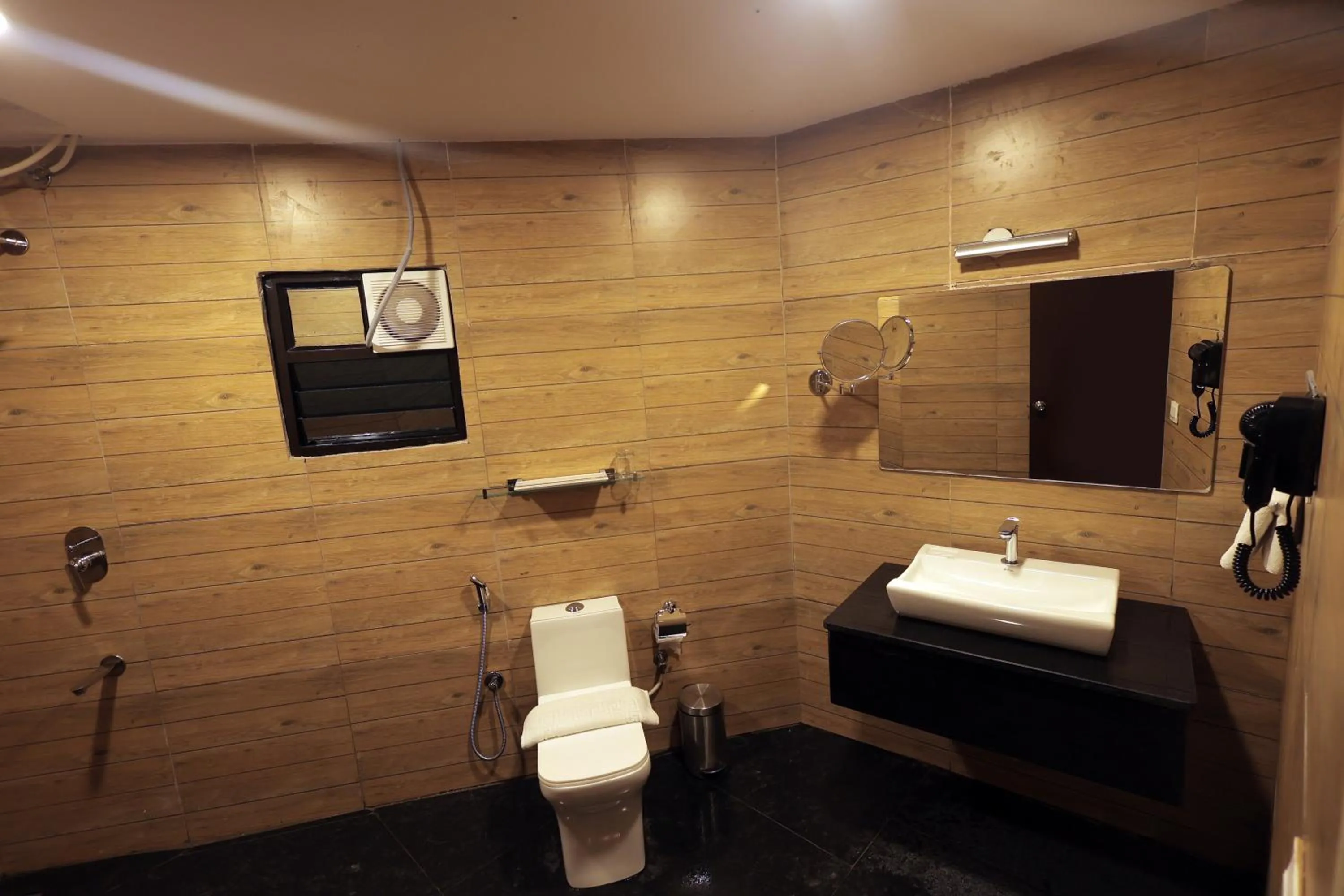 Toilet in MJ Avyanna Resort & Convention Centre, Bengaluru