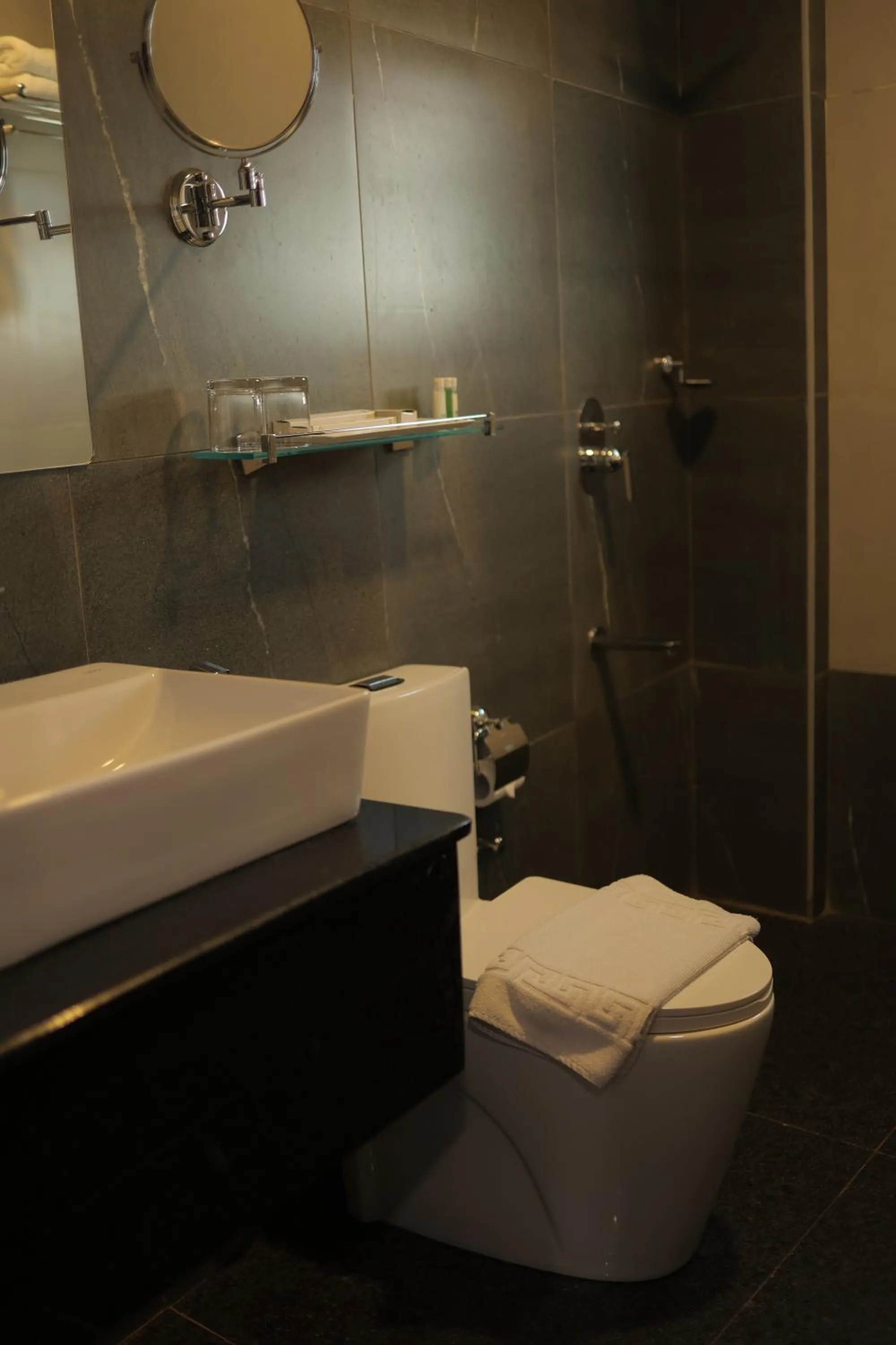 Shower in MJ Avyanna Resort & Convention Centre, Bengaluru