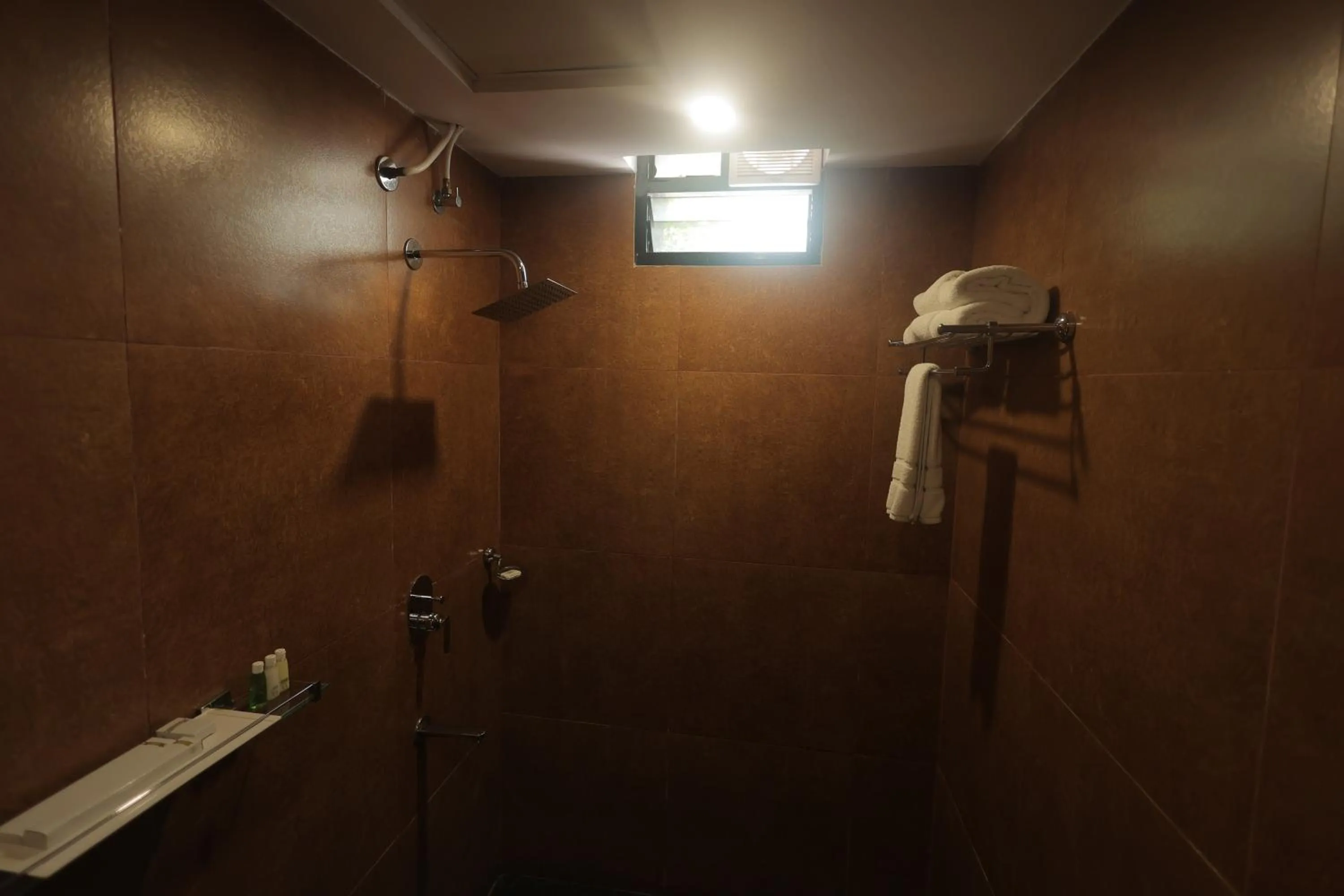 Shower in MJ Avyanna Resort & Convention Centre, Bengaluru
