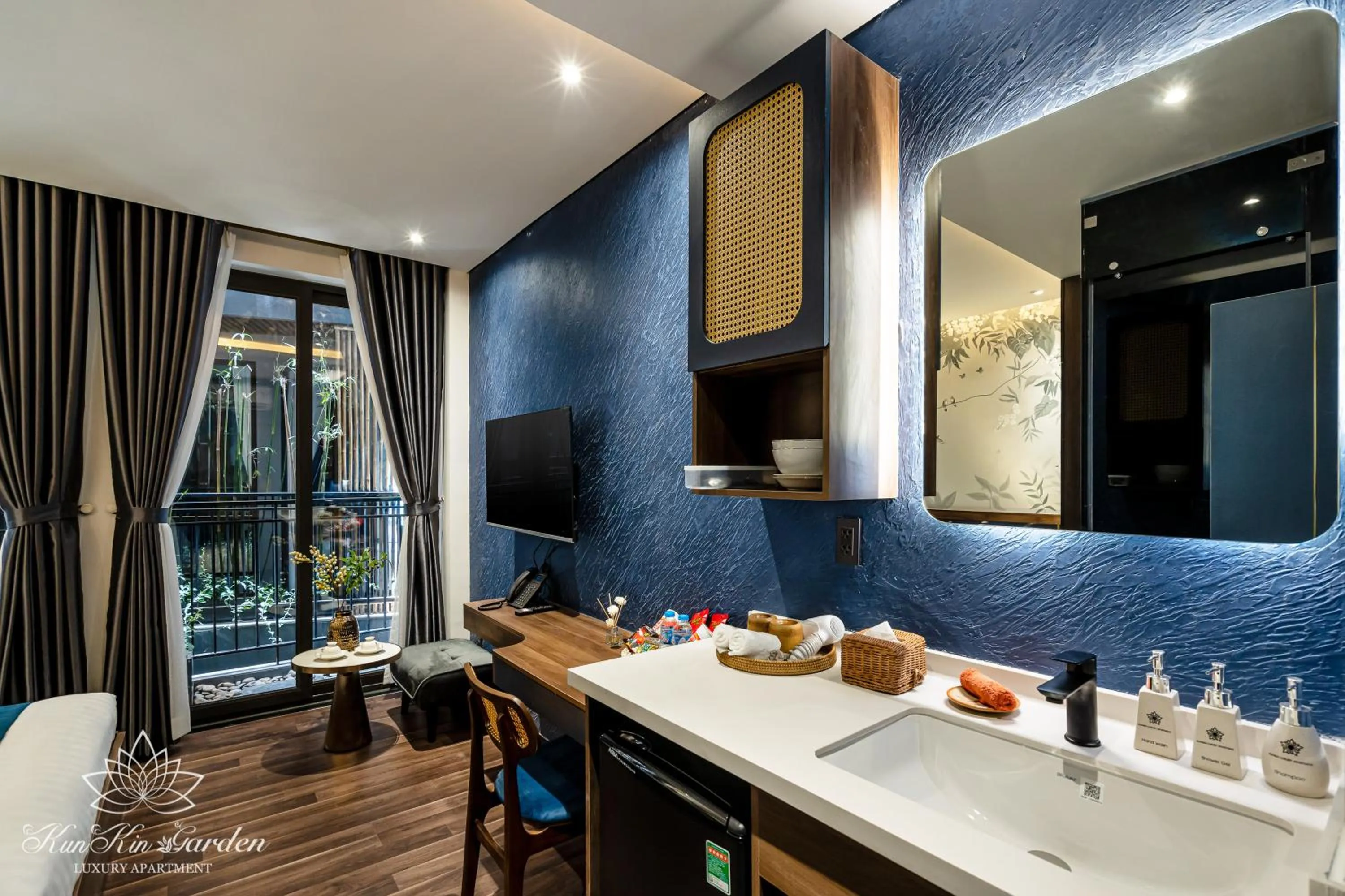 TV and multimedia in KunKin Garden Aparthotel