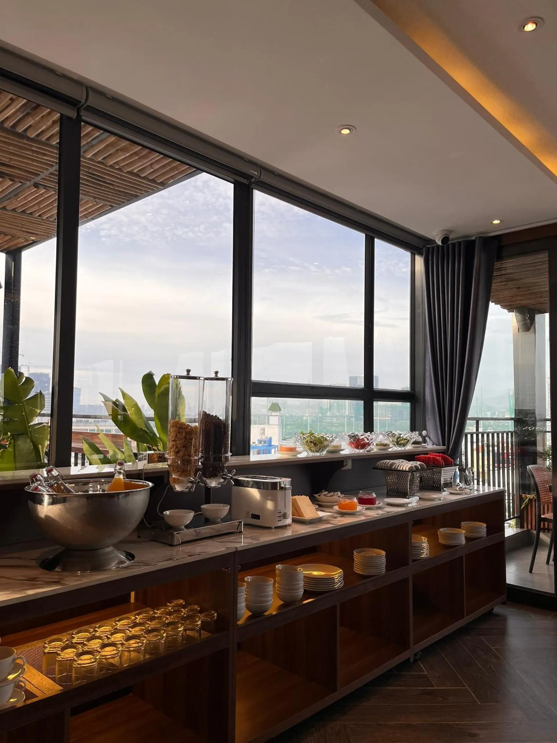 Restaurant/places to eat in KunKin Garden Aparthotel