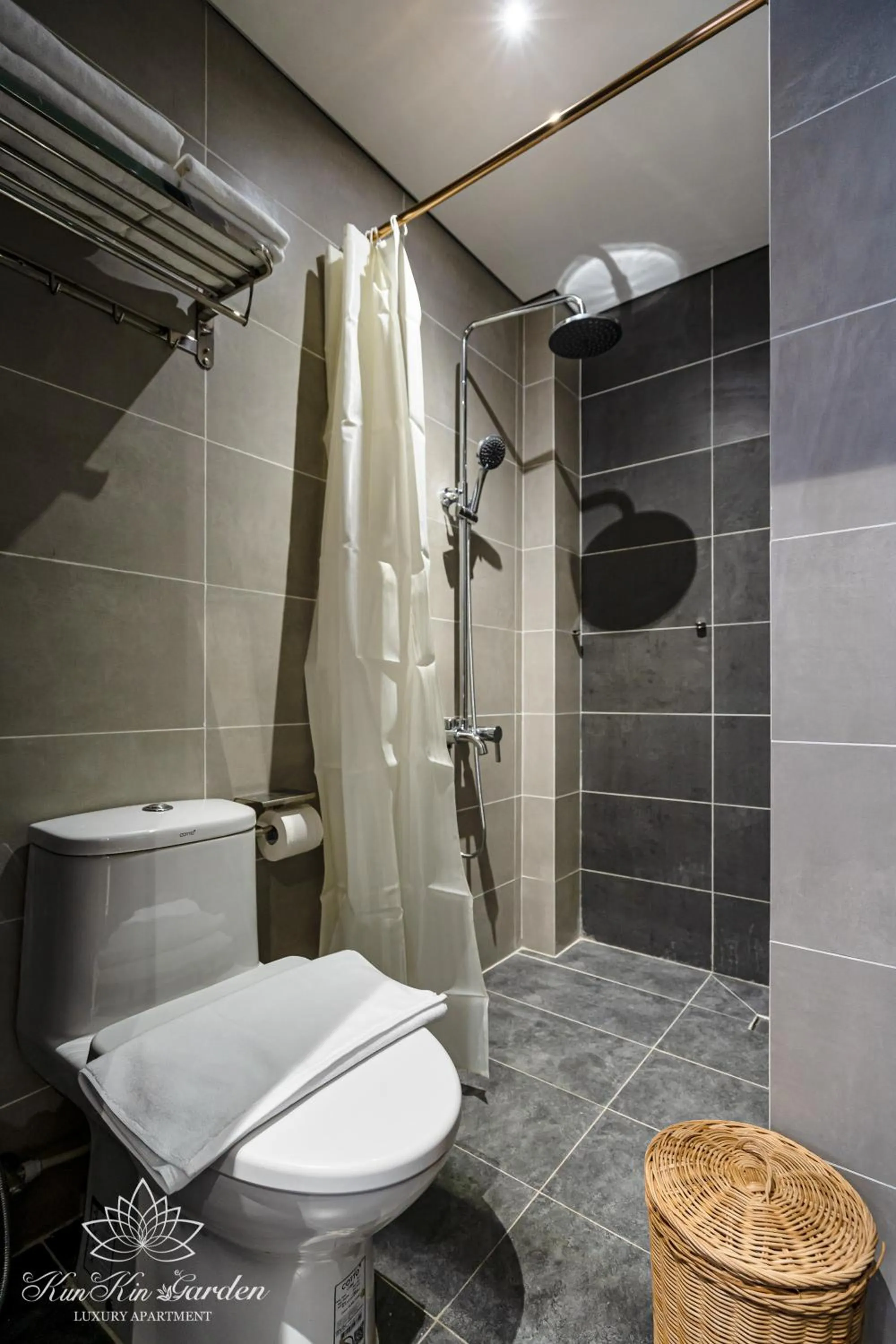 Bathroom in KunKin Garden Aparthotel