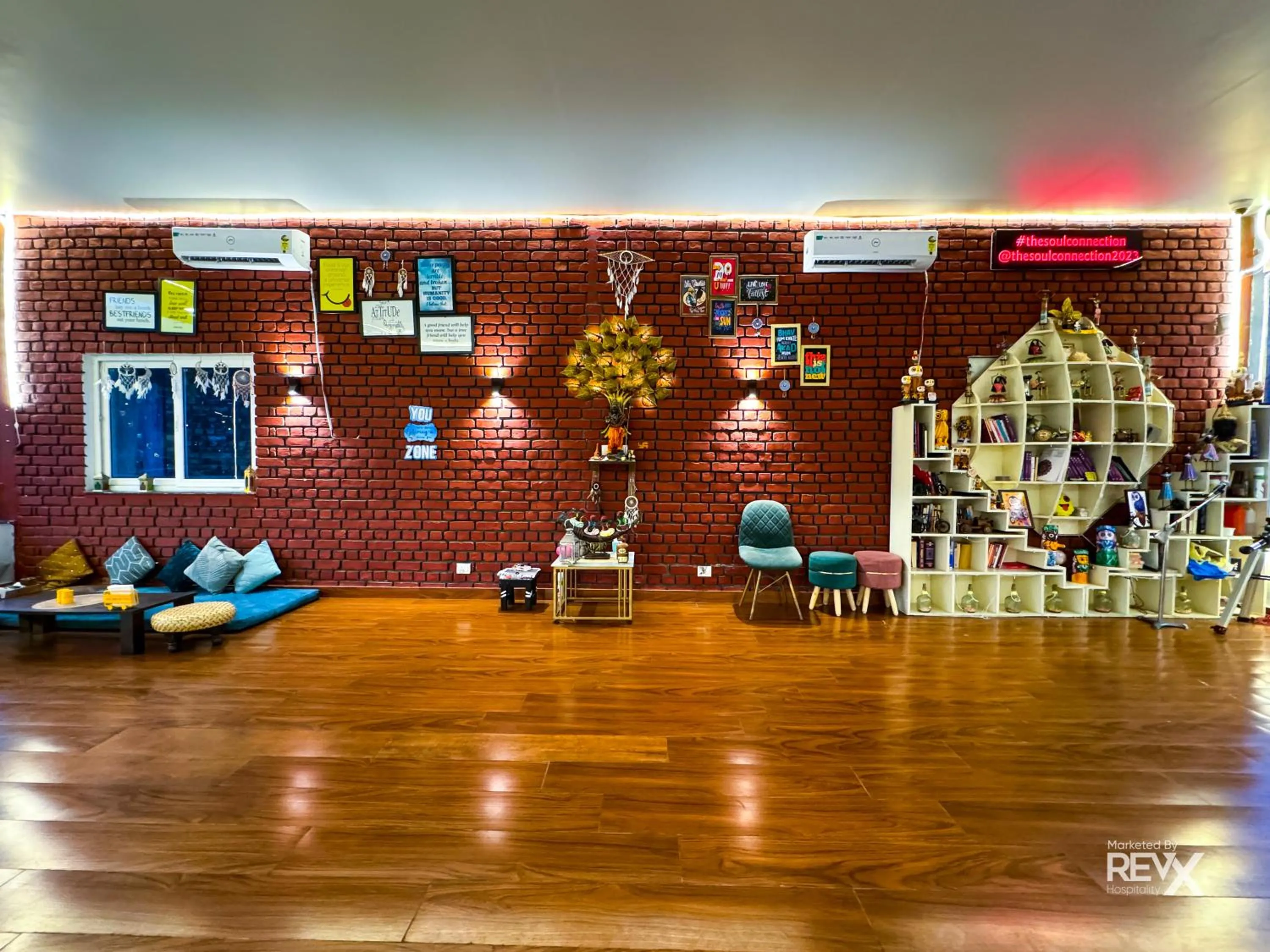 air conditioner in Hotel Wraveler Inn