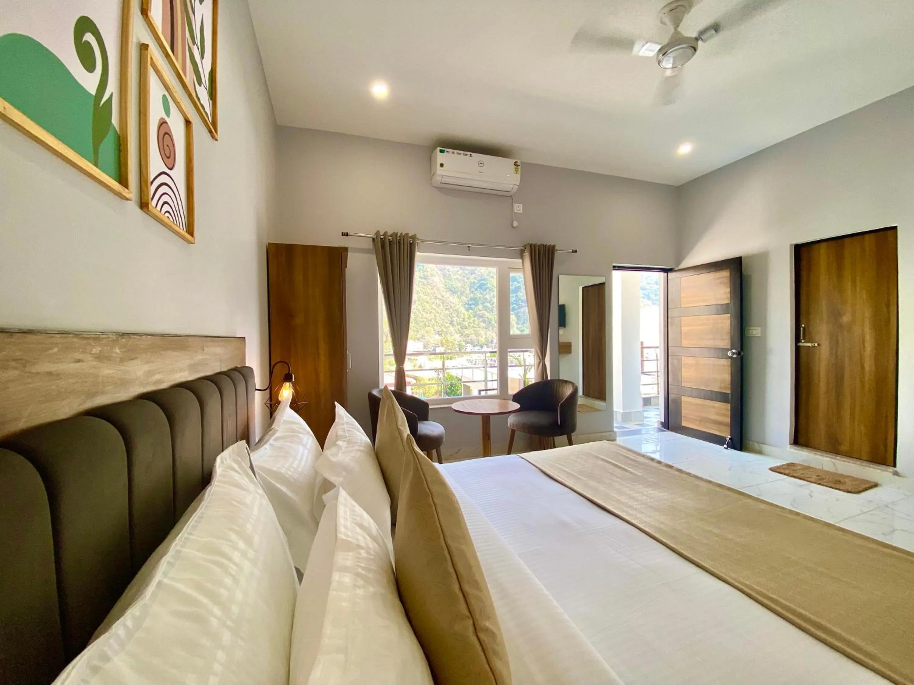 Bed in Hotel Wraveler Inn