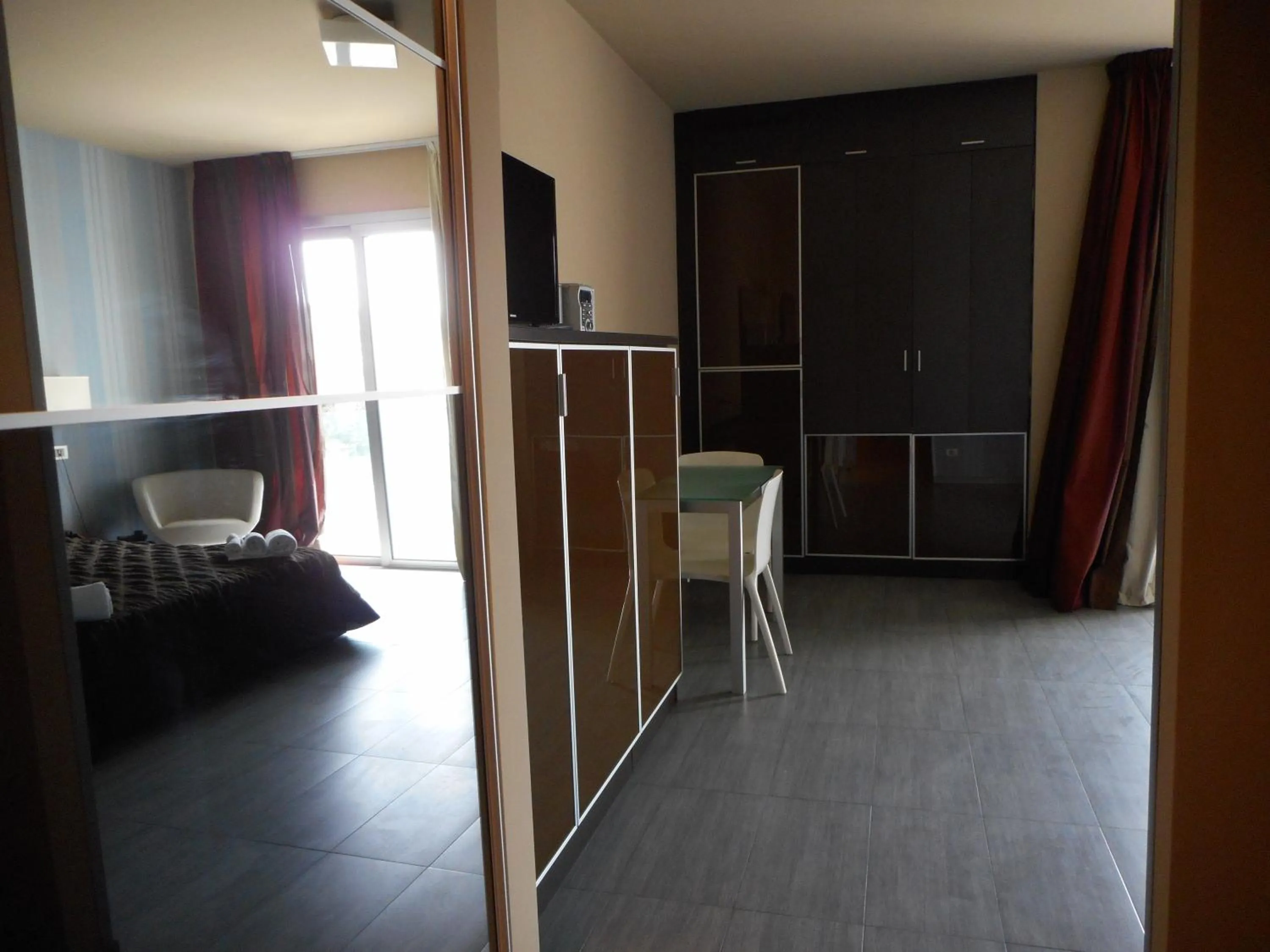 Kitchen or kitchenette, Bed in Residence San Marino