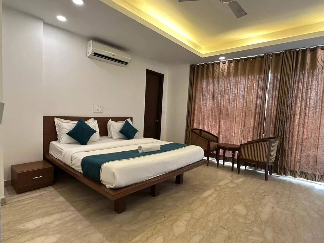 Bedroom, Bed in Hotel The Imperio