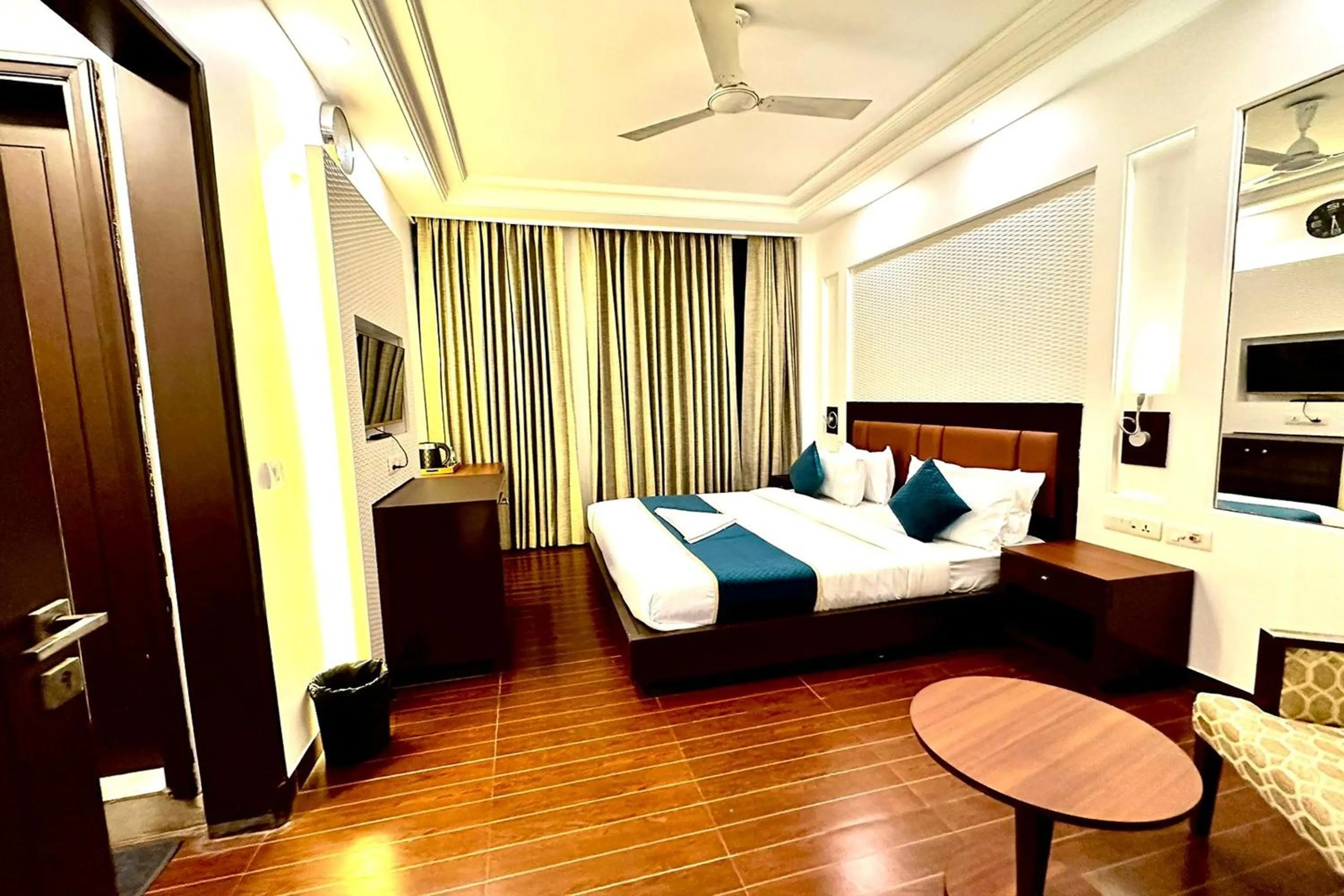 Photo of the whole room, Bed in Hotel The Imperio