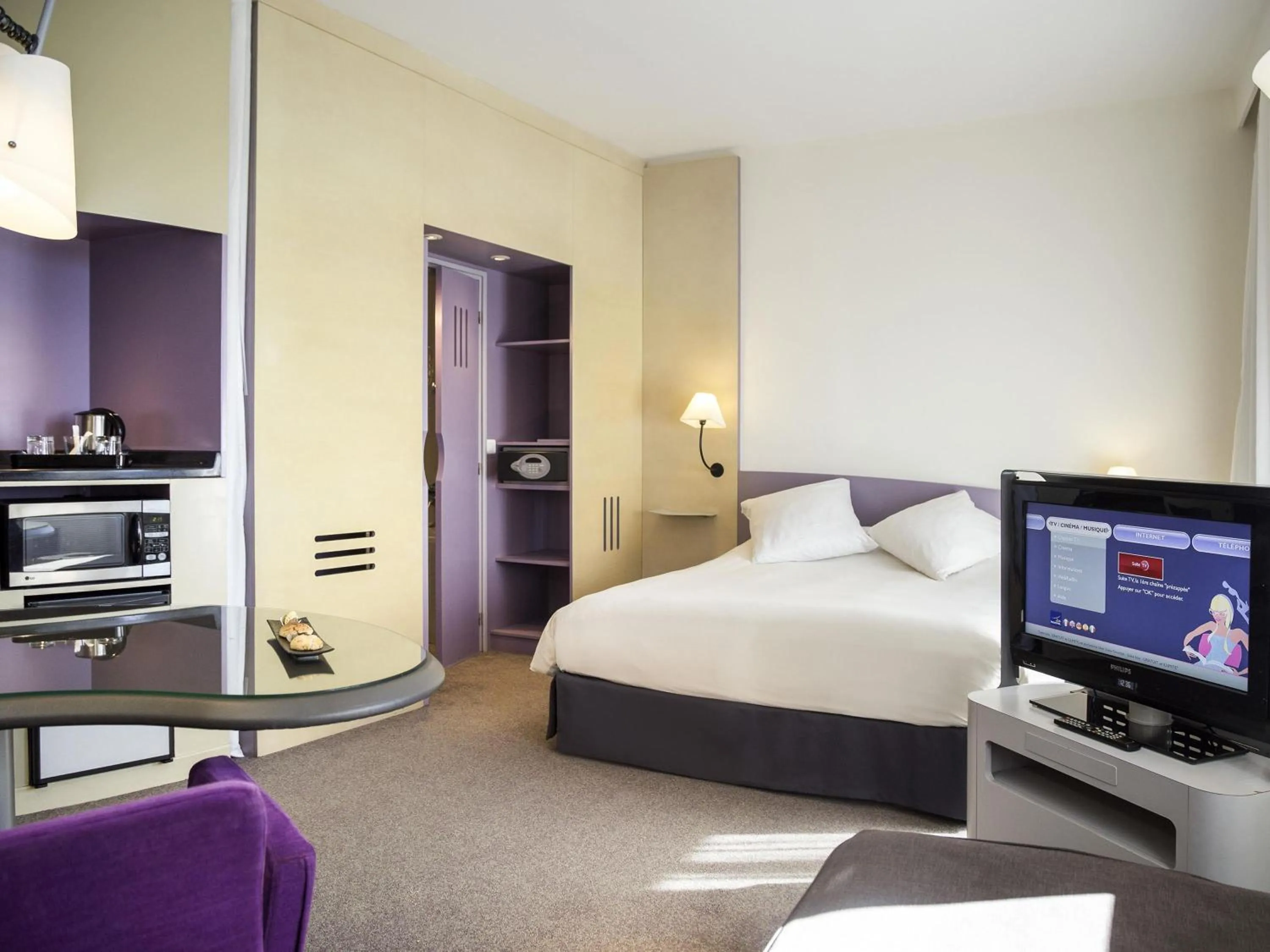 Bedroom, Bed in Novotel Marrakech Hivernage