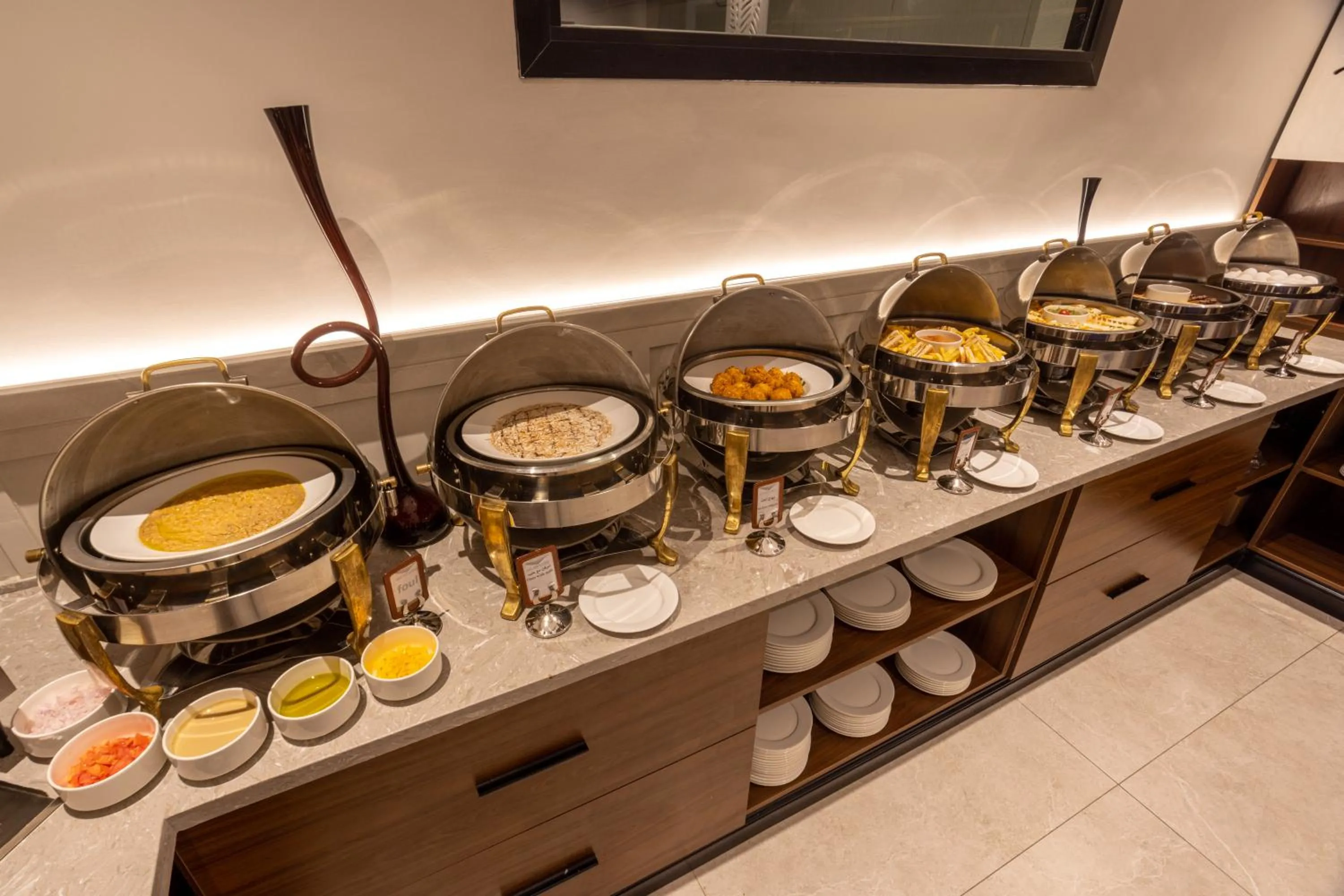 Food and drinks in Skyline Hotel & Suites