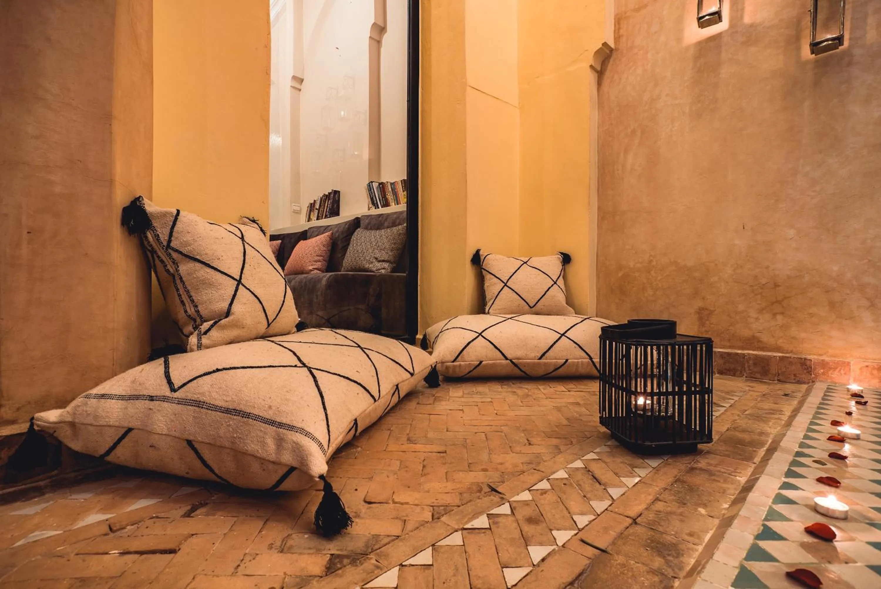 Living room, Bed in Ambre Epices Medina Riad