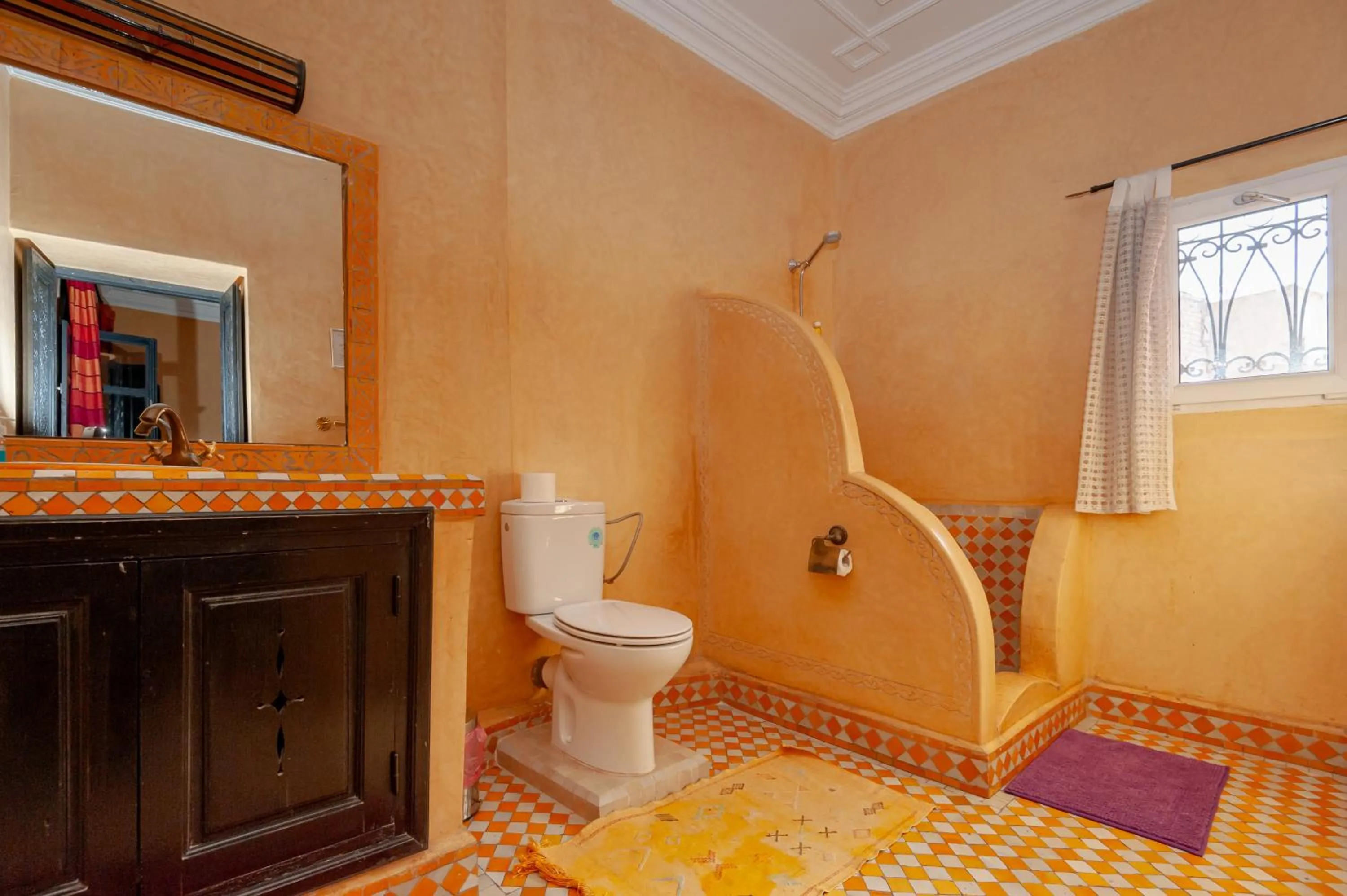 Shower in Riad Losra