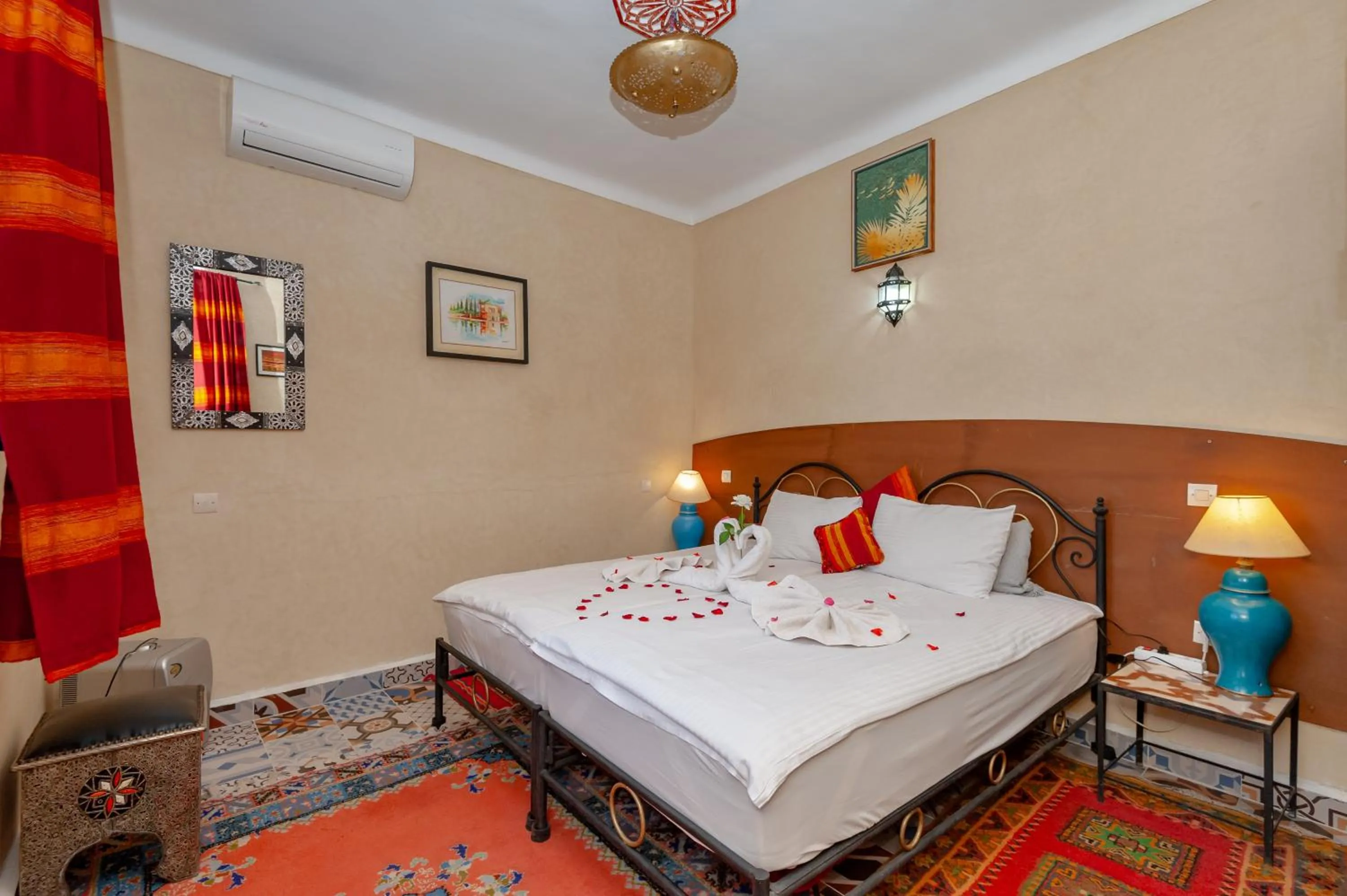 Photo of the whole room, Bed in Riad Losra