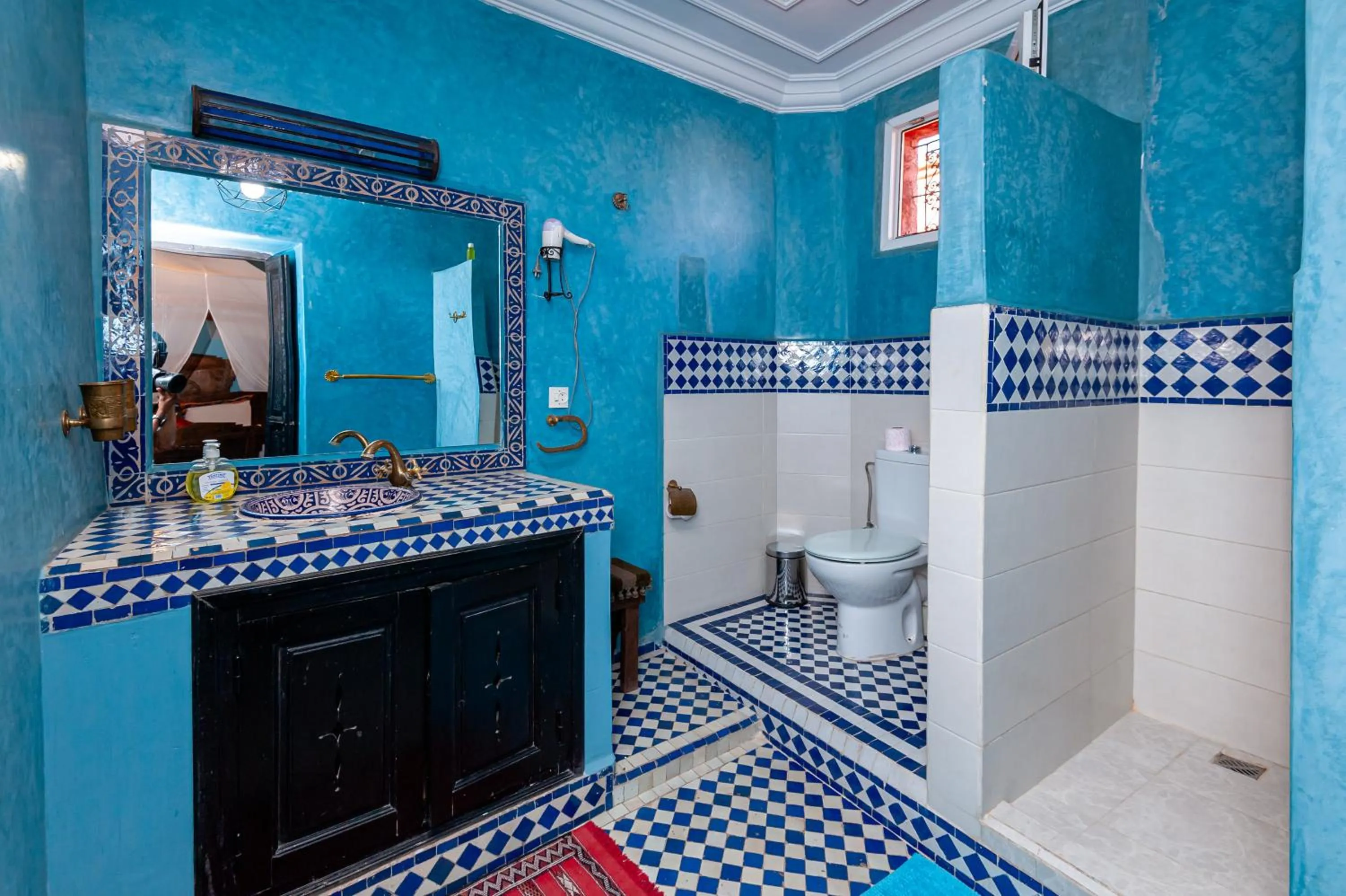 Shower in Riad Losra