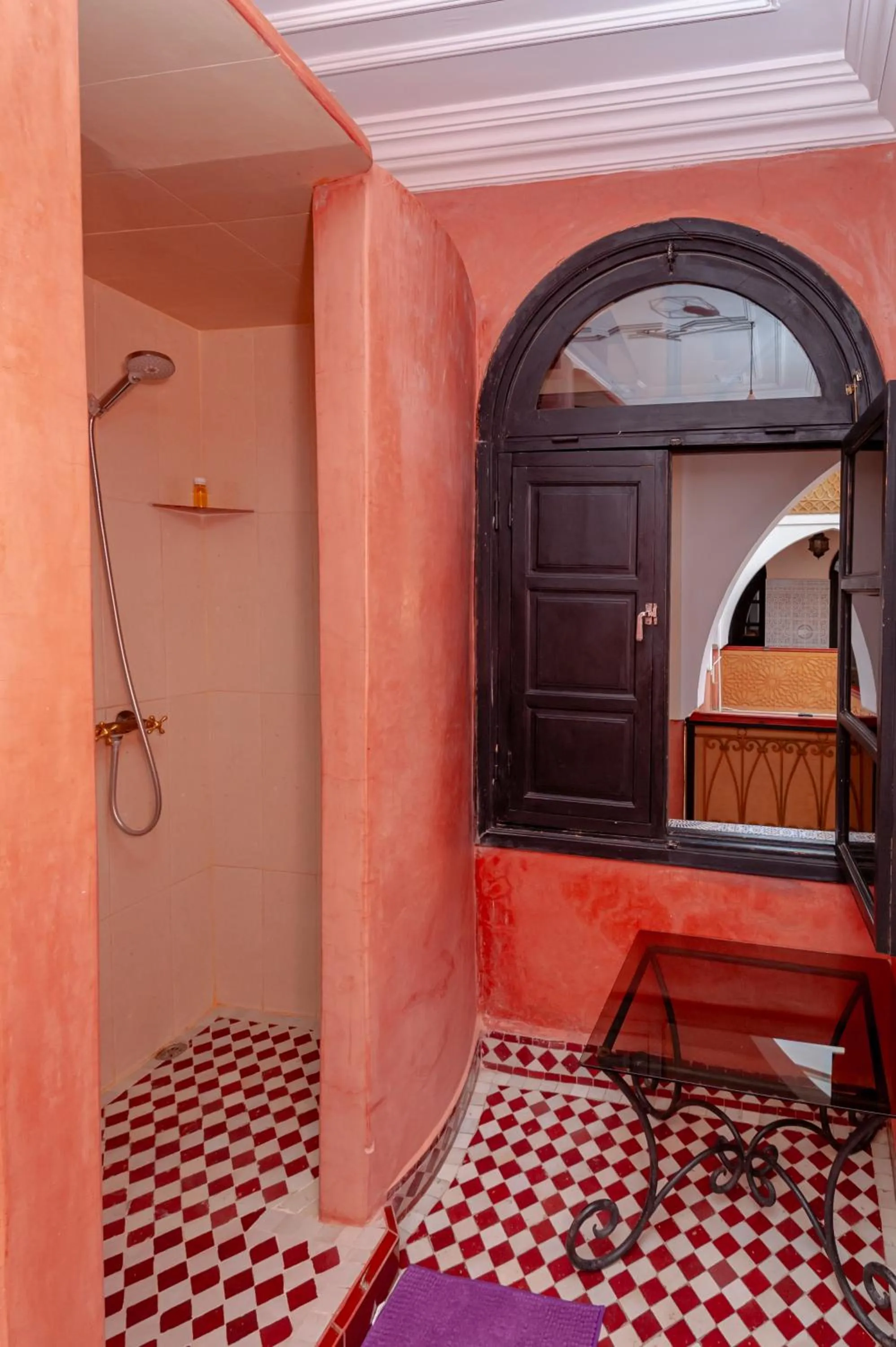 Shower in Riad Losra