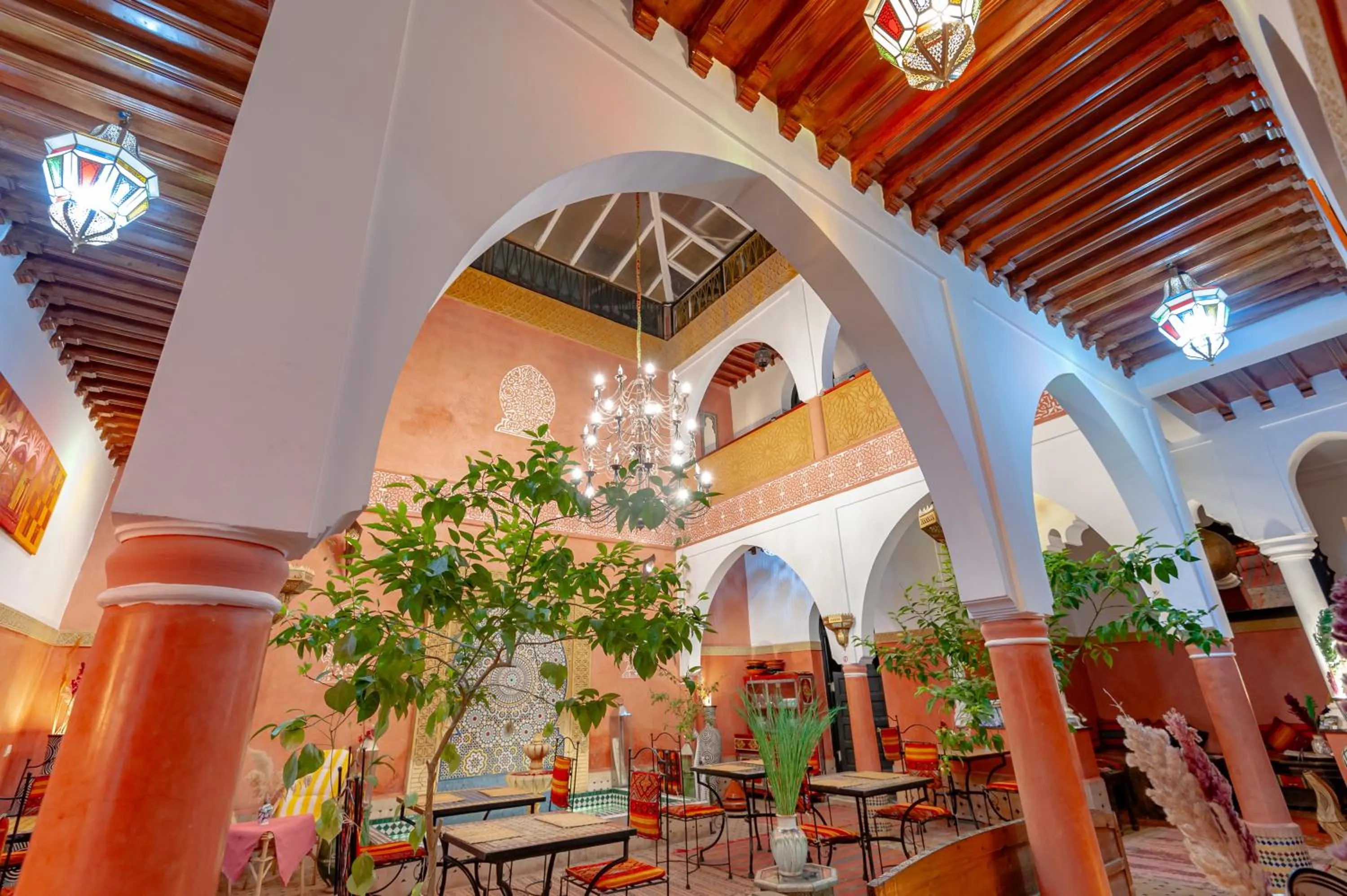 Restaurant/places to eat in Riad Losra