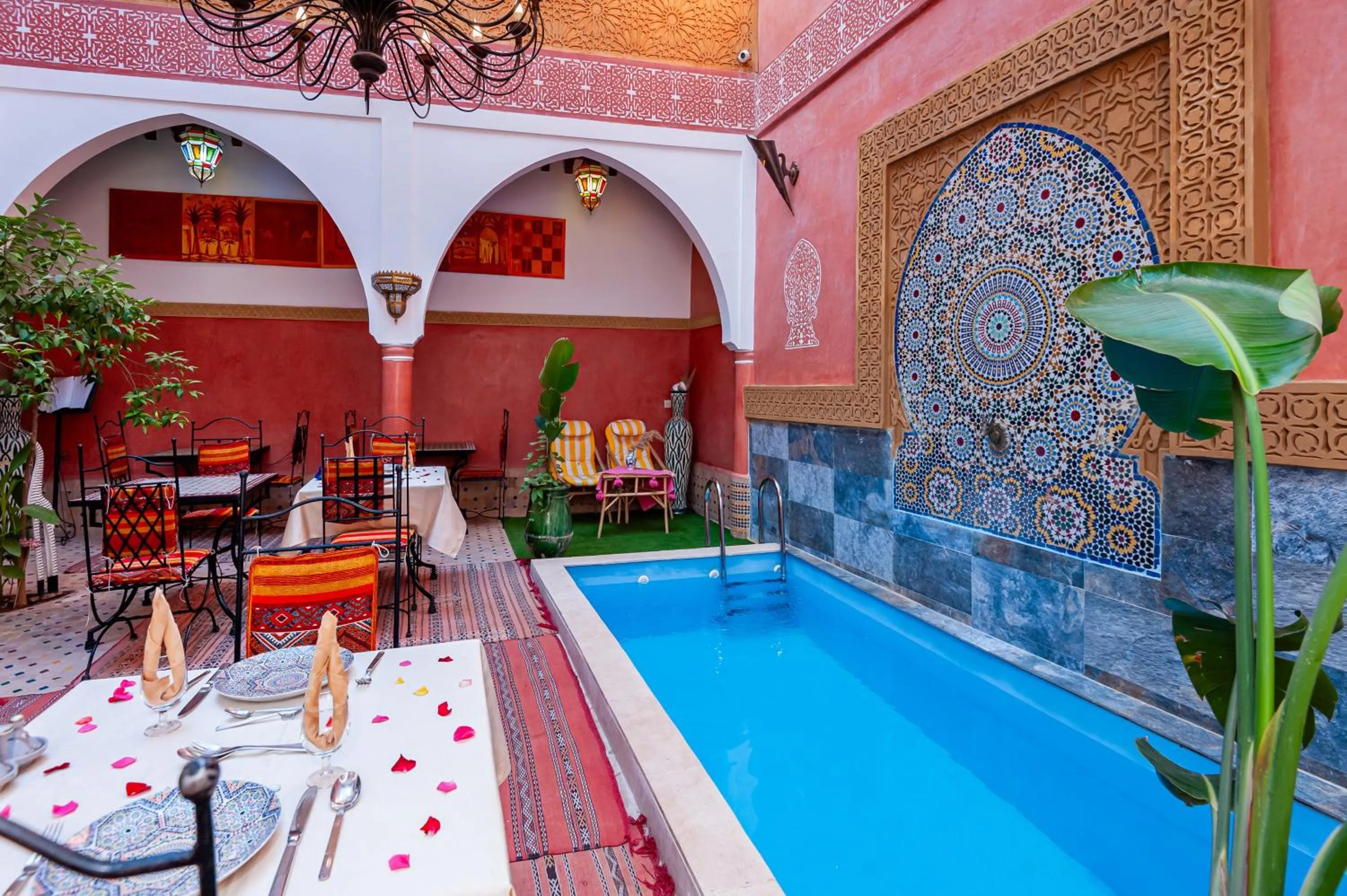 Restaurant/places to eat in Riad Losra