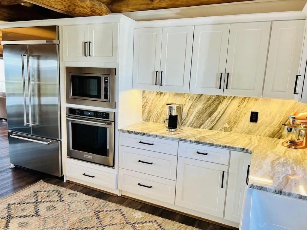 5500 sf cabin 6 king 2 queen beds heated pool spa game room mountain views