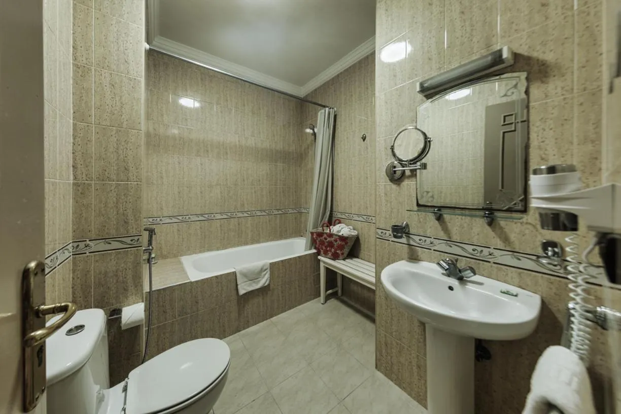 Shower in Amani Hotel Suites & Spa