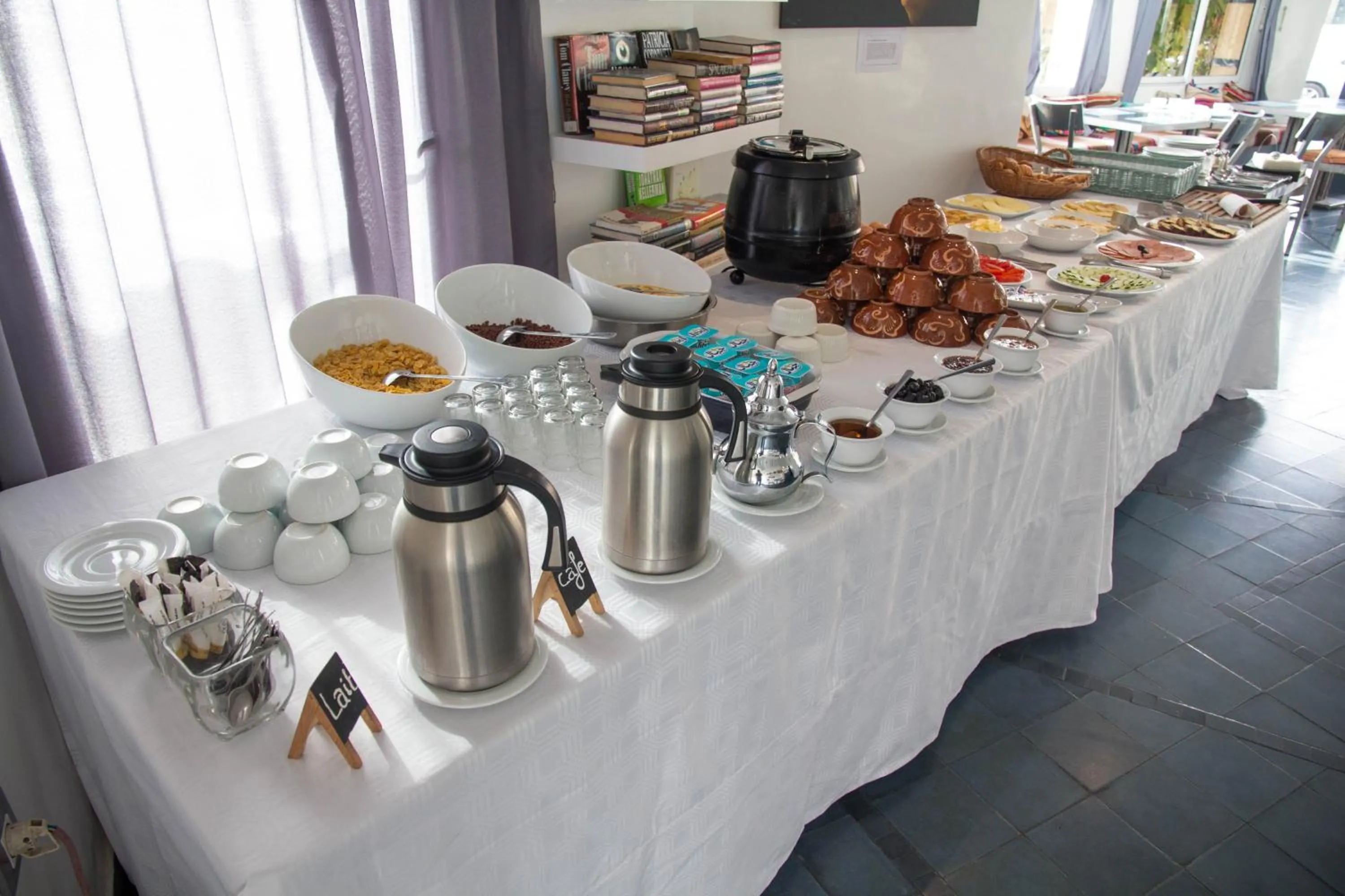 Restaurant/places to eat in Amani Hotel Suites & Spa