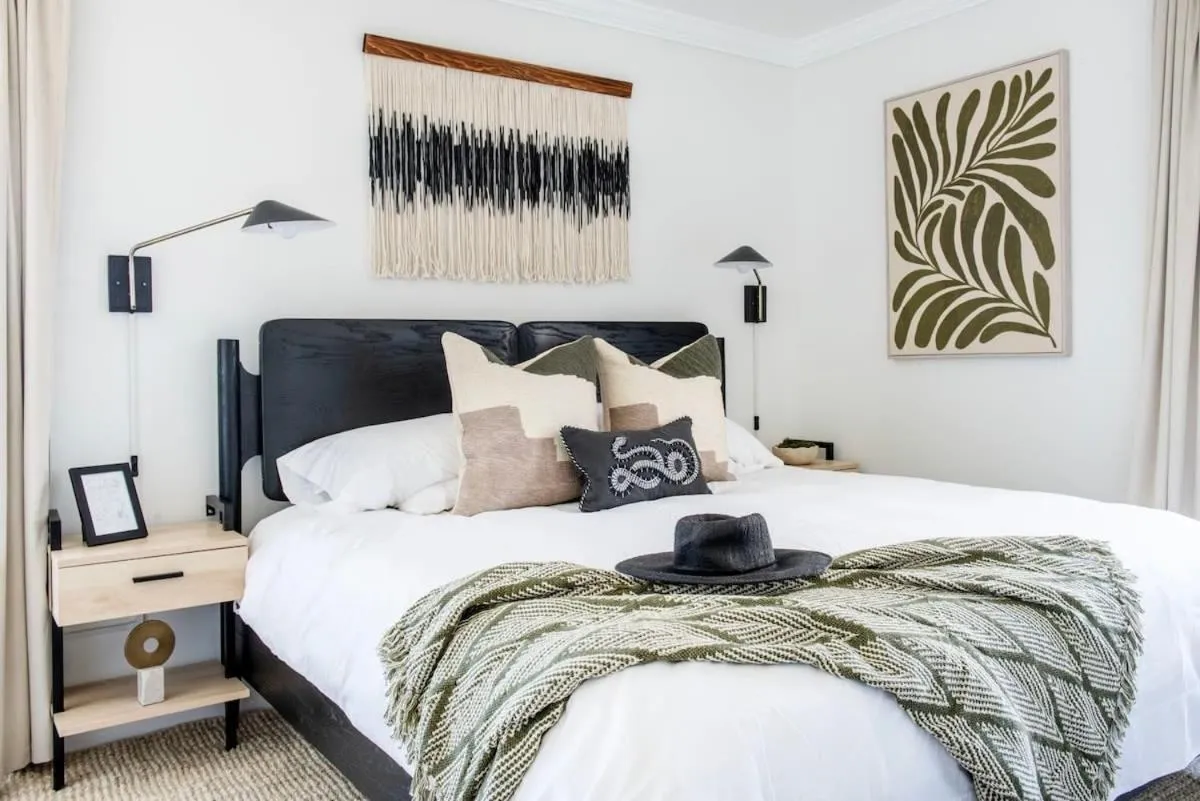 Bed in Rook's Corner