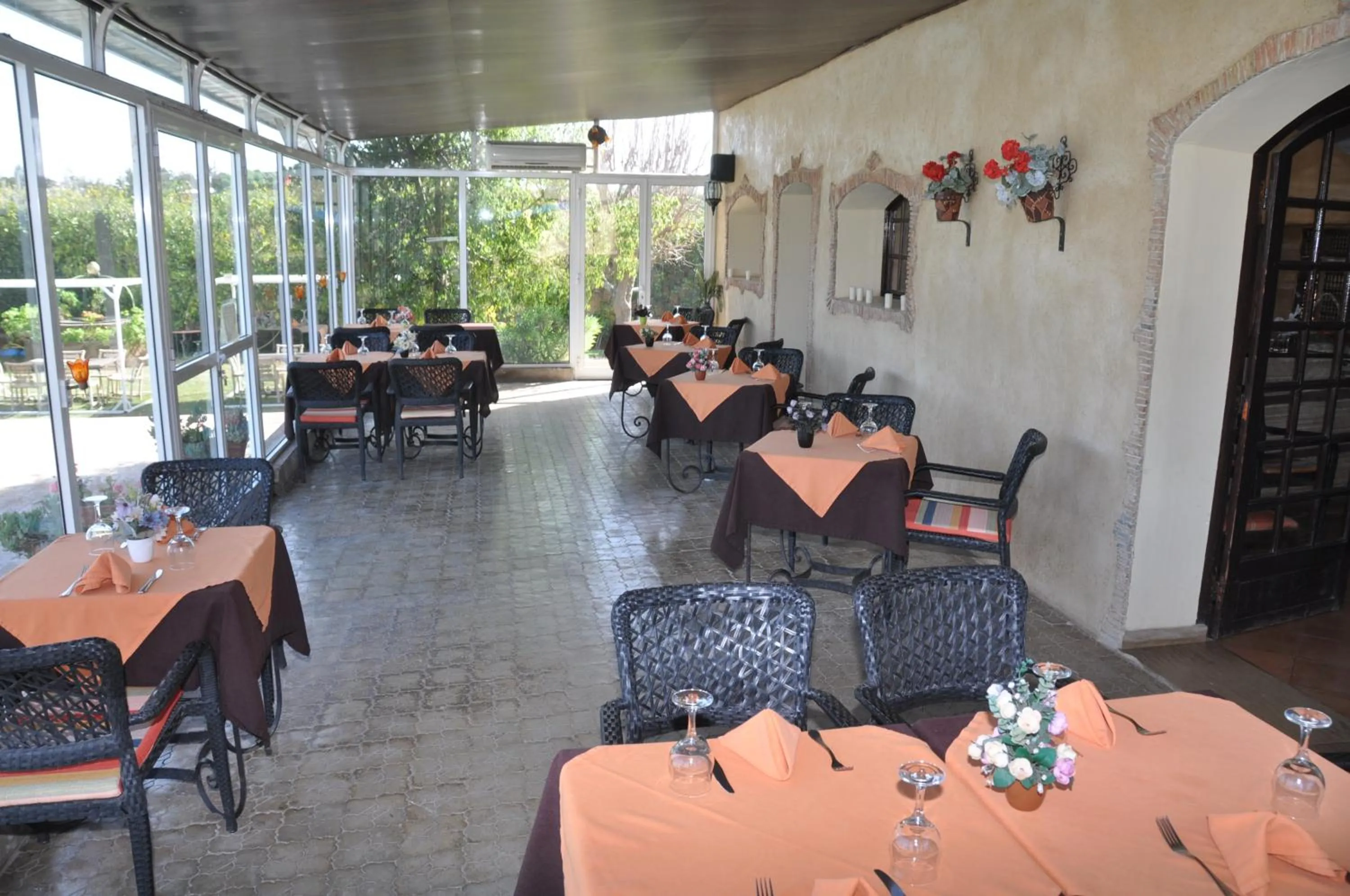 Restaurant/places to eat in Gite Nadia