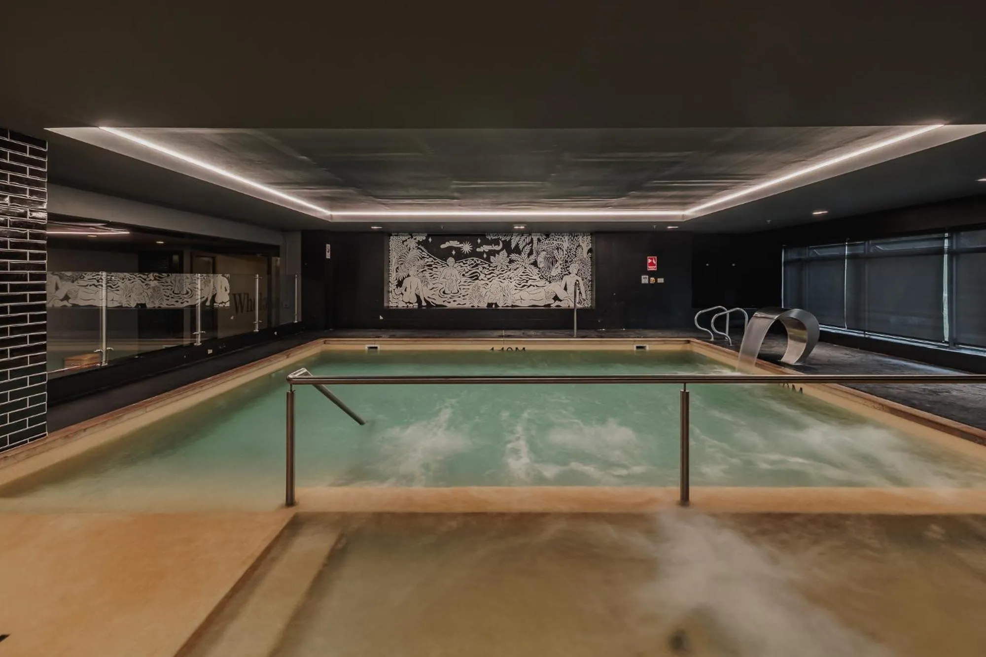 Swimming pool in Versus Hotel