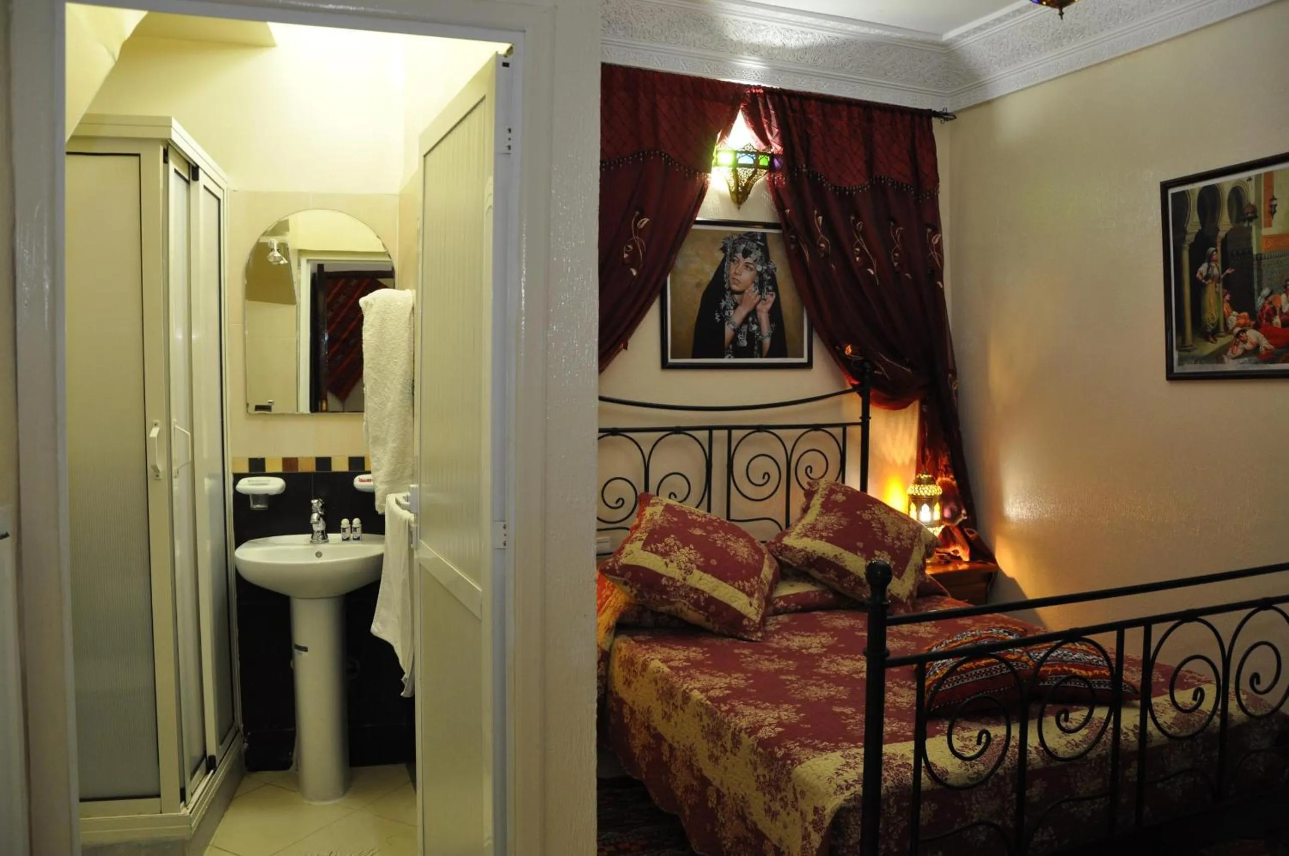 Photo of the whole room, Bed in Dar Aliane
