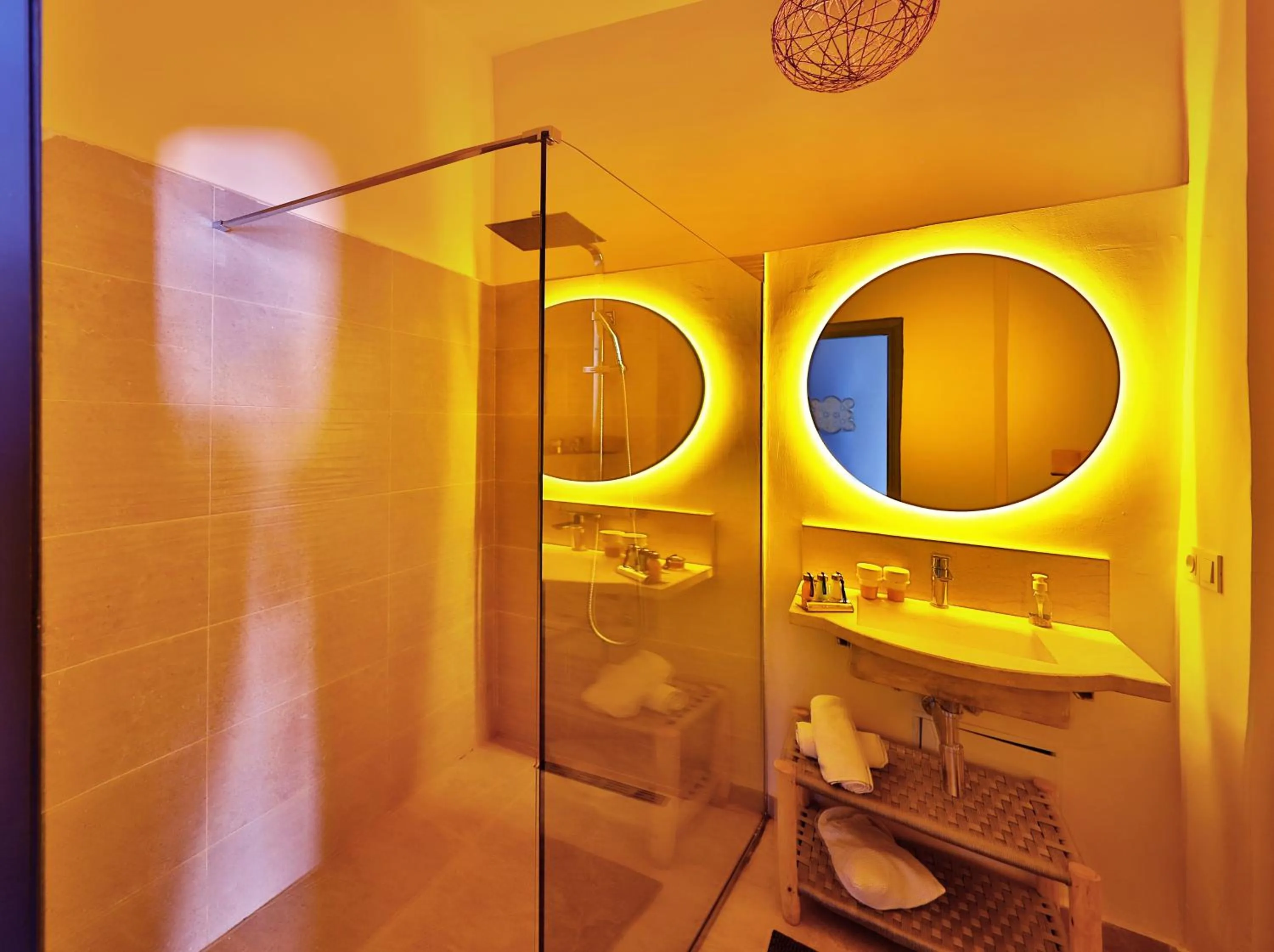 Shower in Riad Anyssates