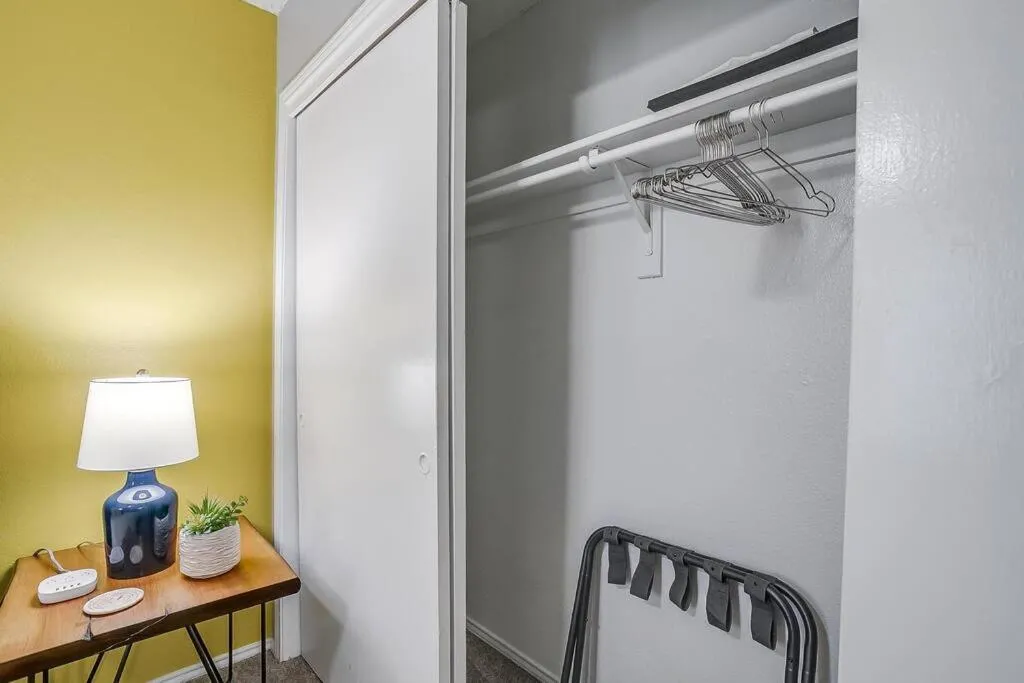Bed in EntirePlace FastWifi Washer Dryer 4KTV PetsAllowed