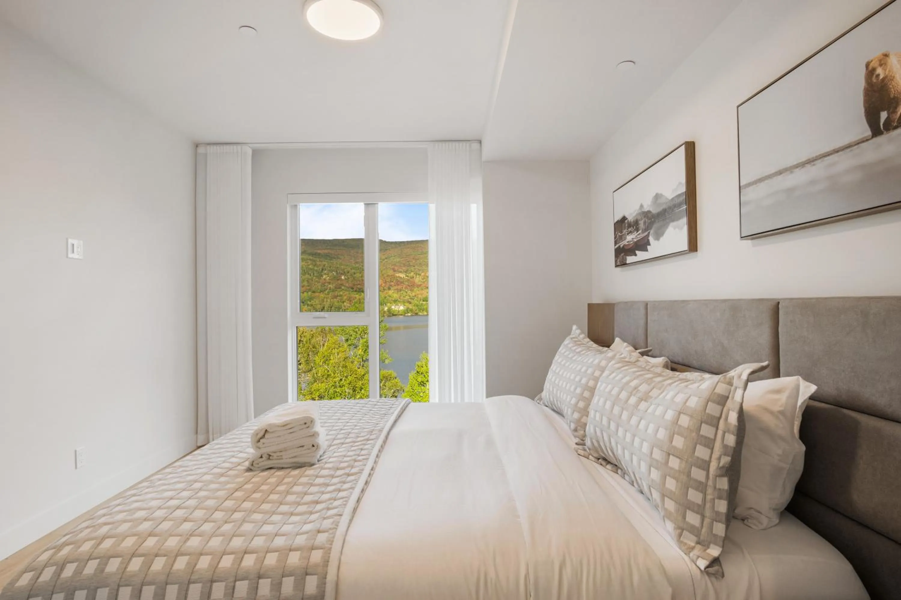 Bed in Lago by Tremblant Platinum