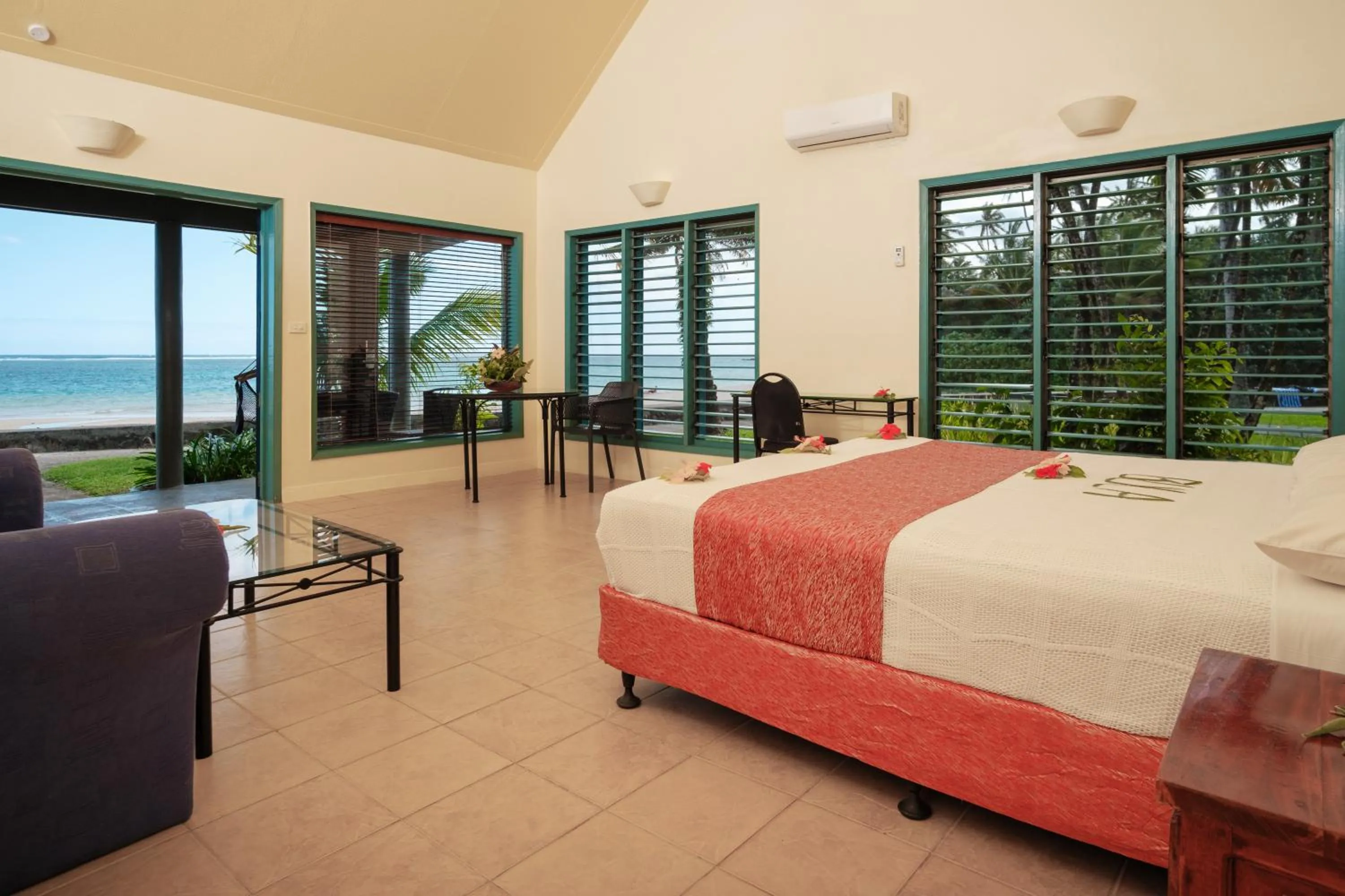 Bed in Fiji Hideaway Resort & Spa