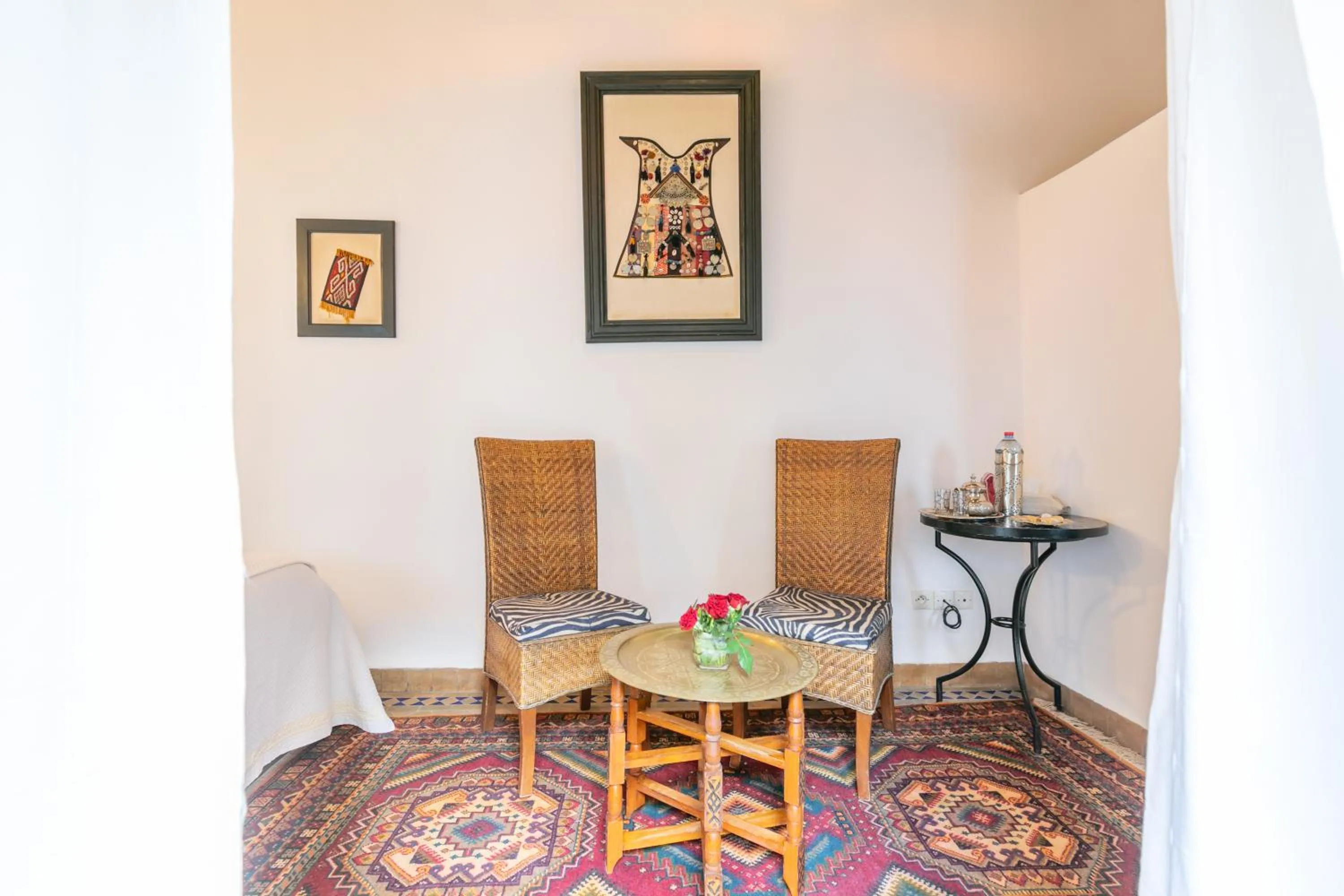 Seating area in Riad Les Trois Palmiers El Bacha