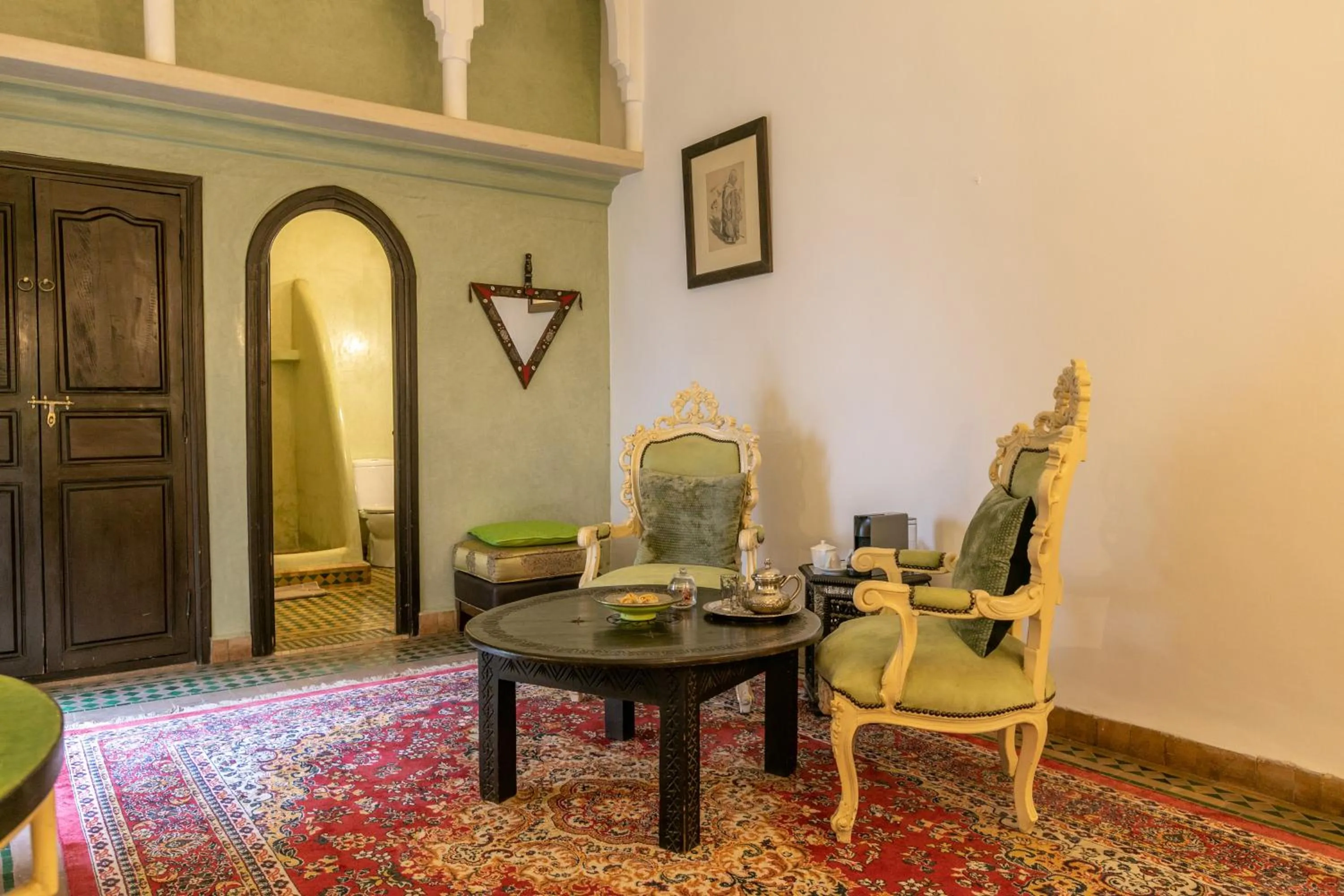 Seating area in Riad Les Trois Palmiers El Bacha