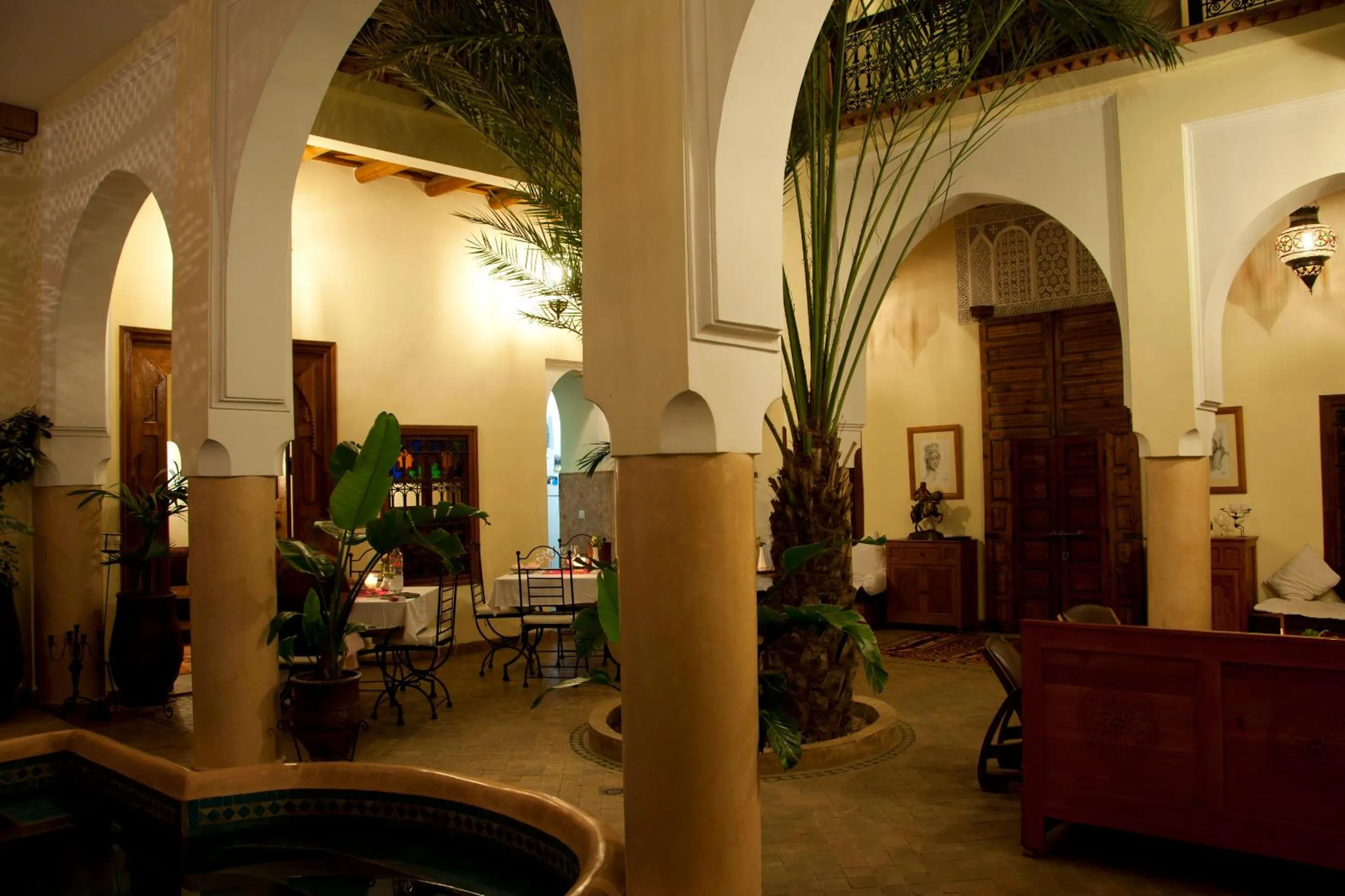 Lounge or bar in Riad Les Trois Palmiers El Bacha
