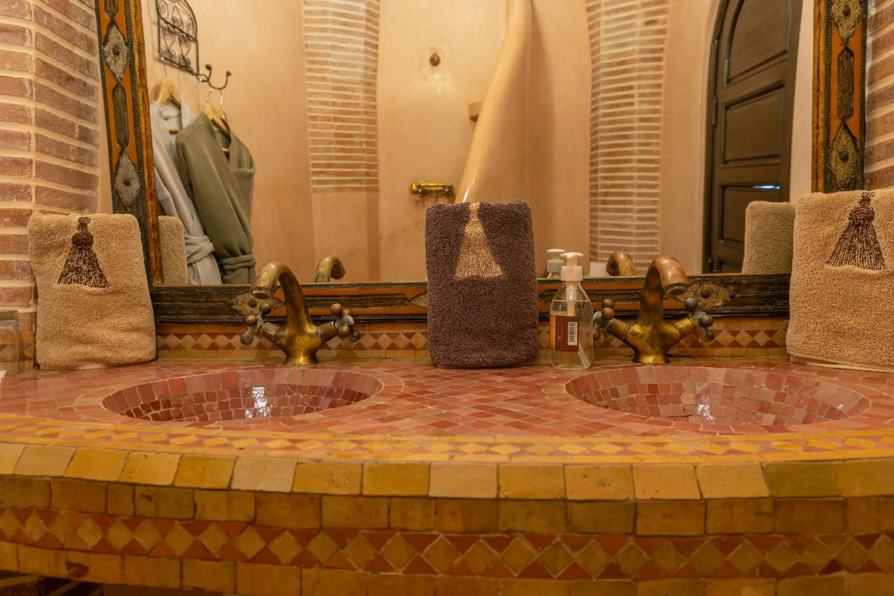 Bathroom in Riad Les Trois Palmiers El Bacha