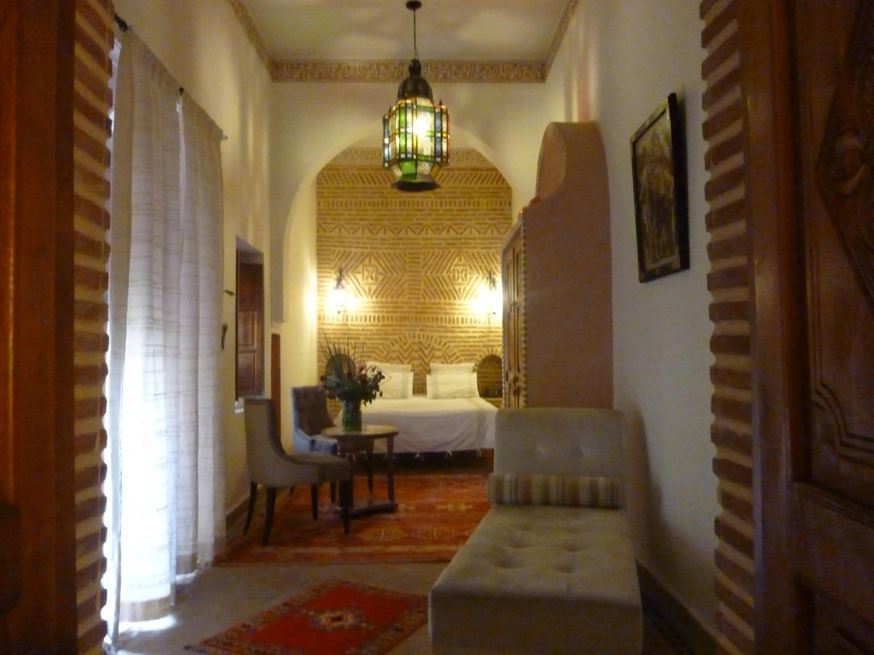 Photo of the whole room, Bed in Riad Les Trois Palmiers El Bacha