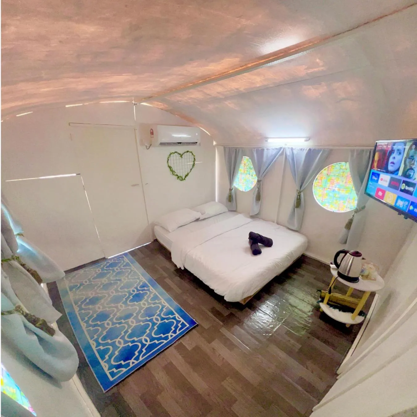 Bed in Qowiy Village Langat