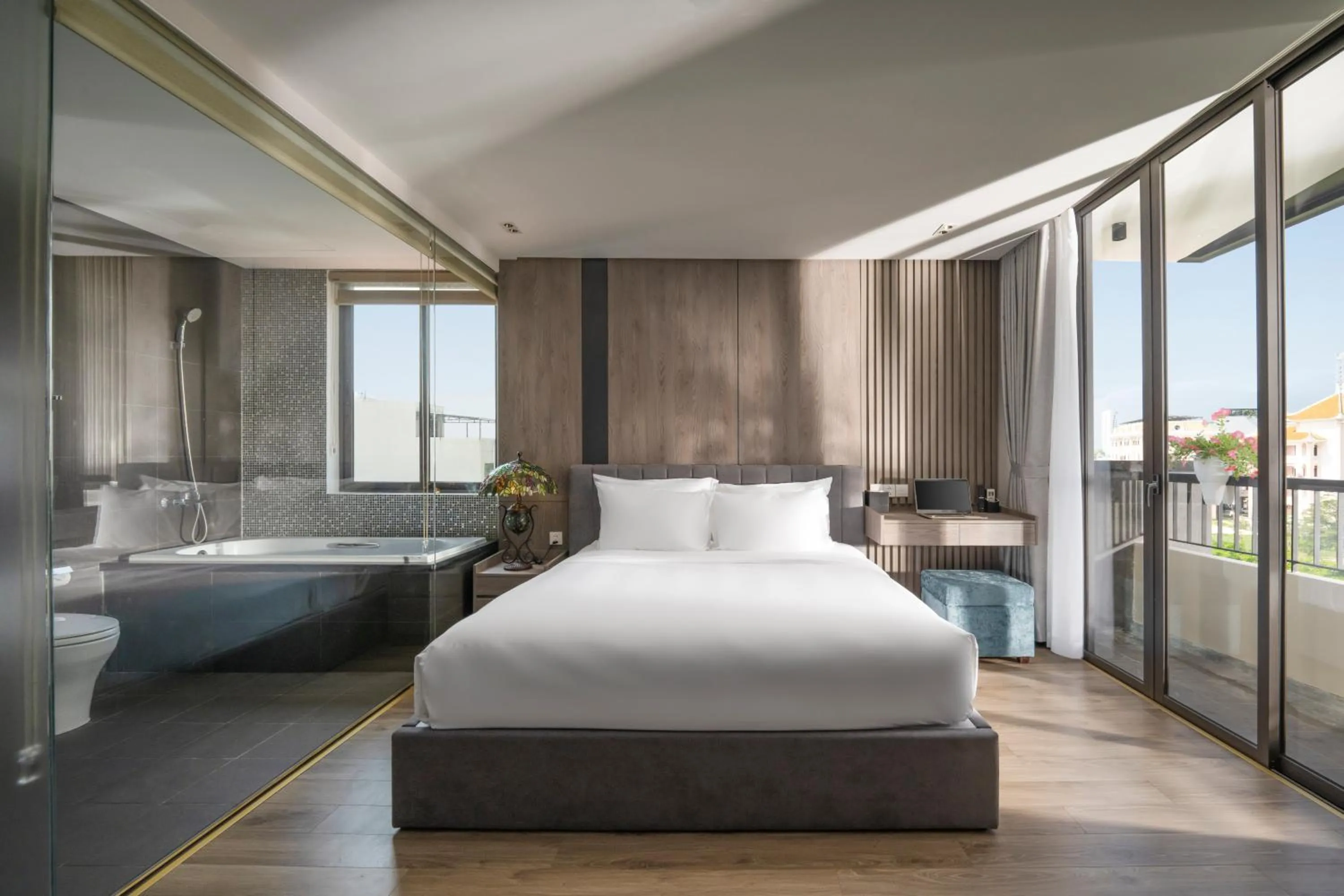 Bed in Tashi Ocean Garden & Apartment Da Nang - My Khe Beach